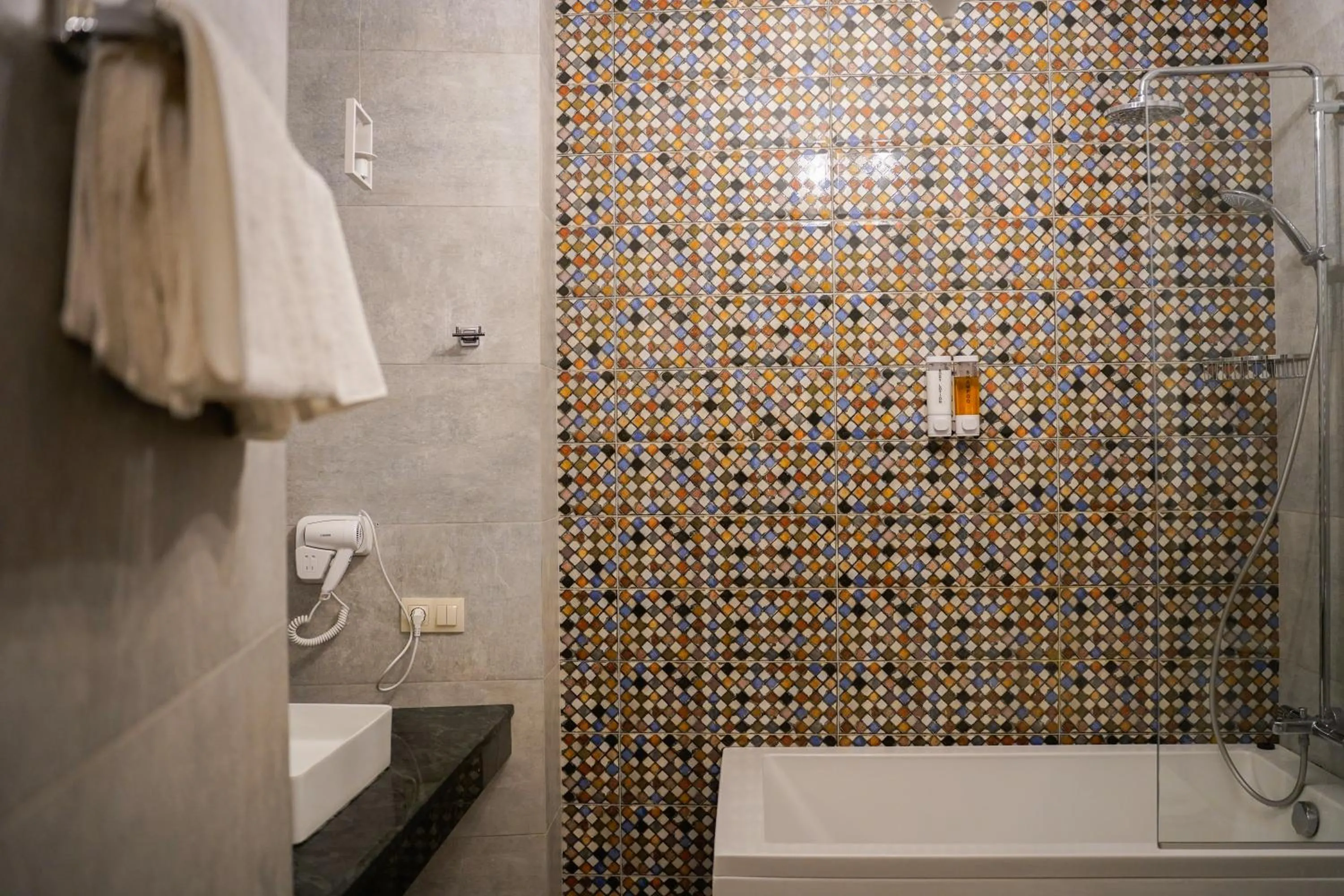 Shower in Hotel Griboedov