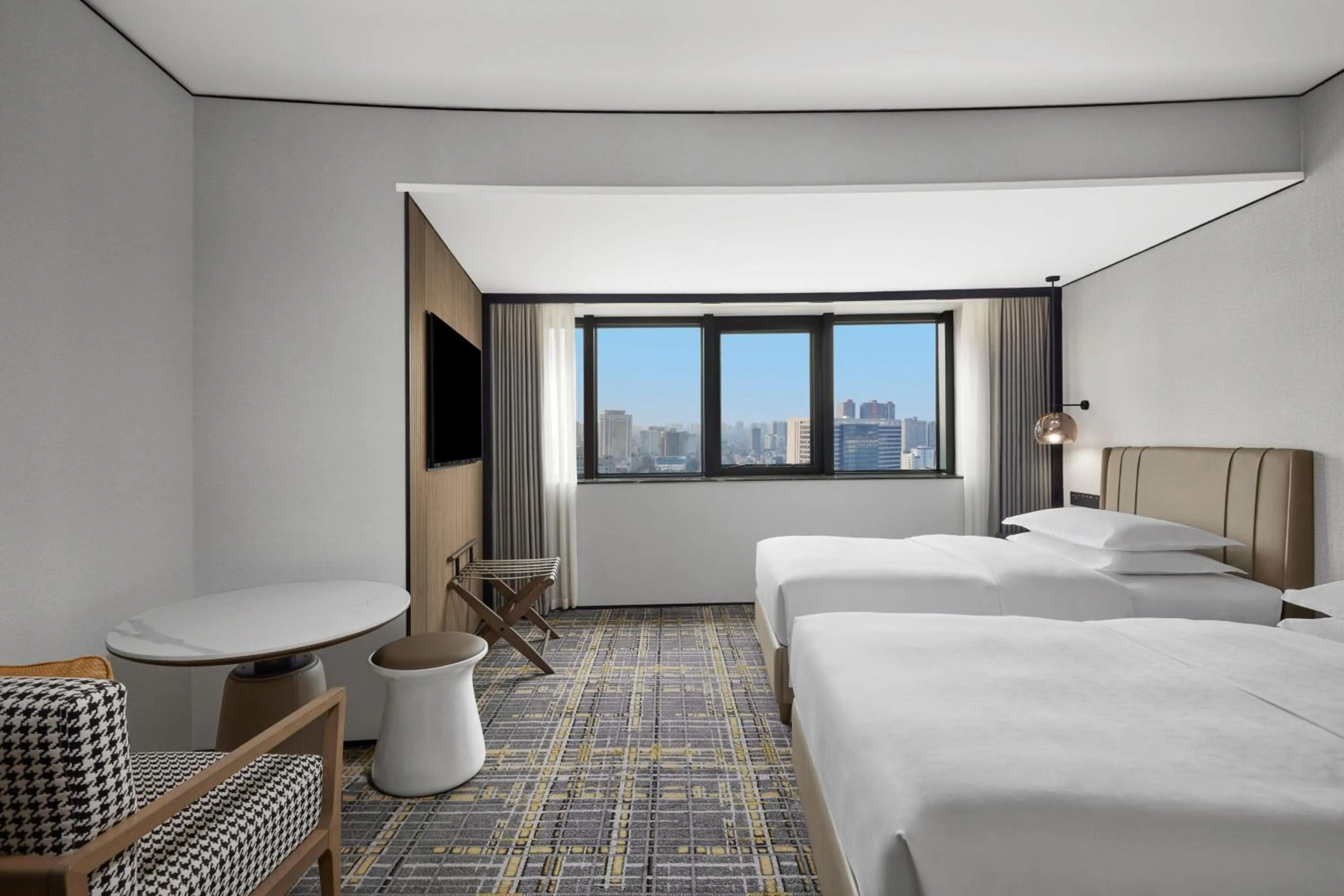 Photo of the whole room, Bed in Sheraton Chengdu Lido Hotel