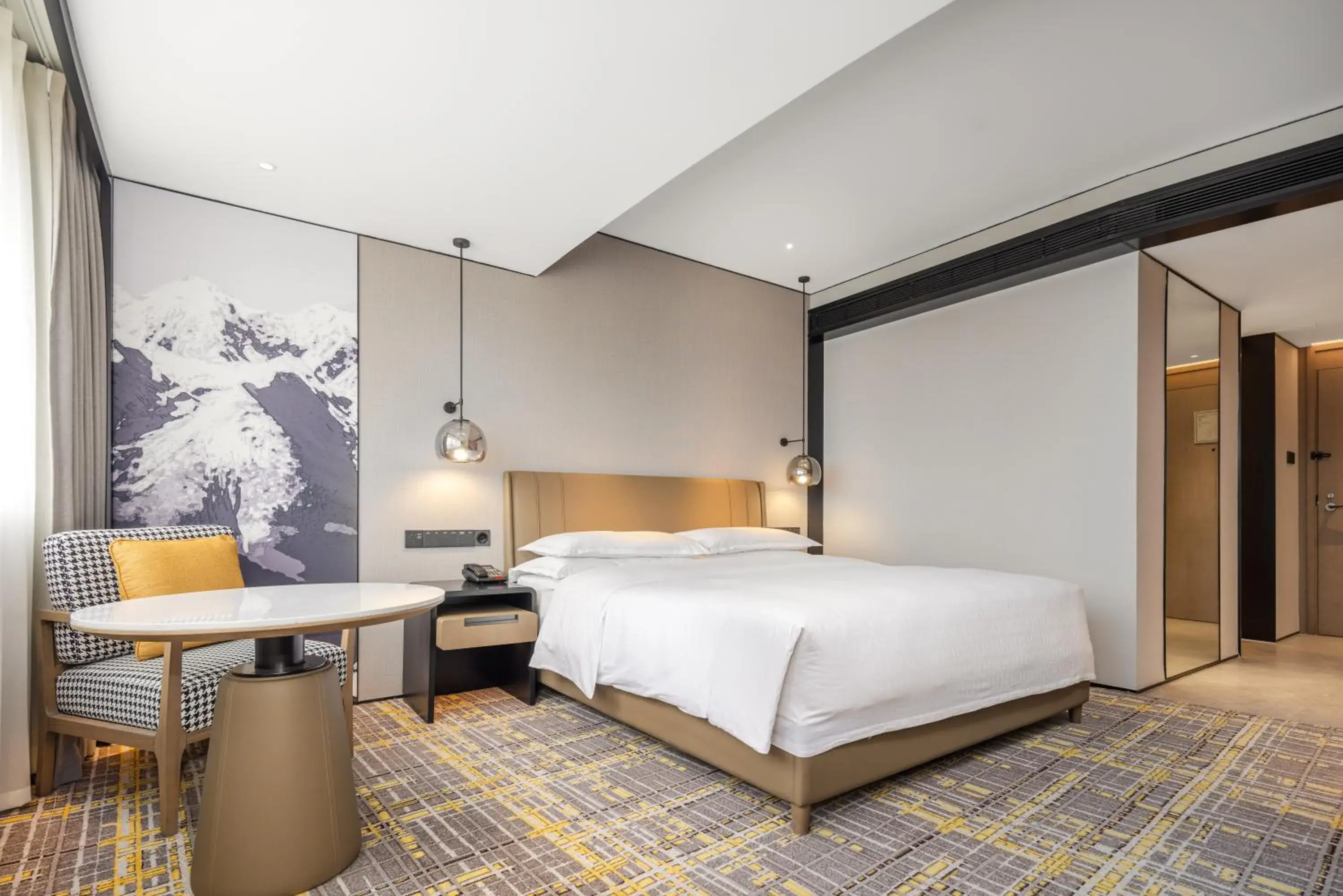 Deluxe King Bed Room in Sheraton Chengdu Lido Hotel Deluxe King Bed Room in Sheraton Chengdu Lido Hotel