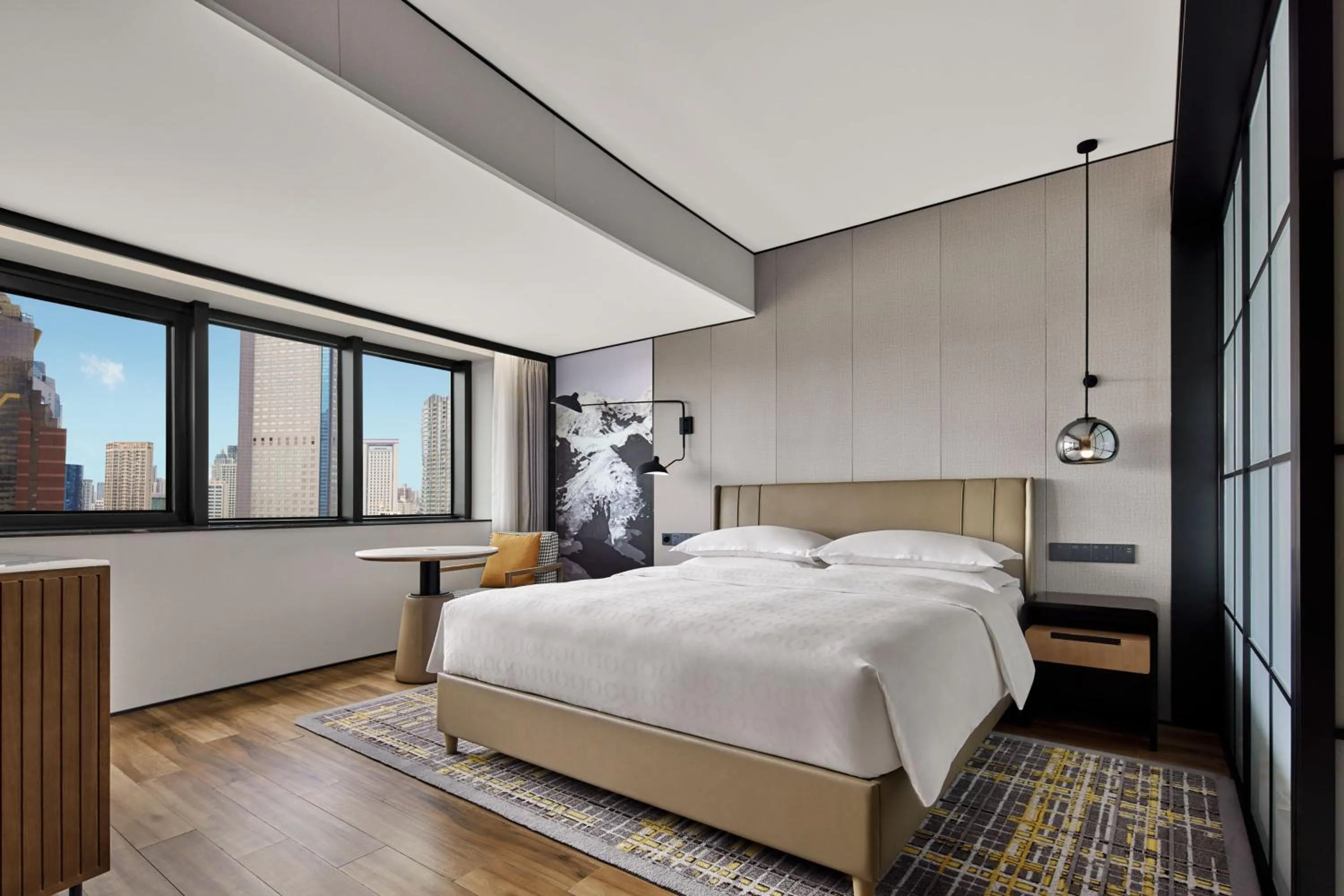 Photo of the whole room, Bed in Sheraton Chengdu Lido Hotel