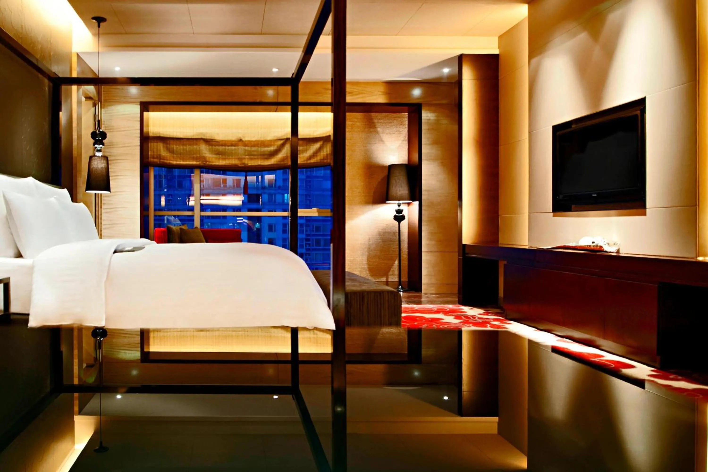 Photo of the whole room, Bed in Le Meridien Chongqing Nan'an