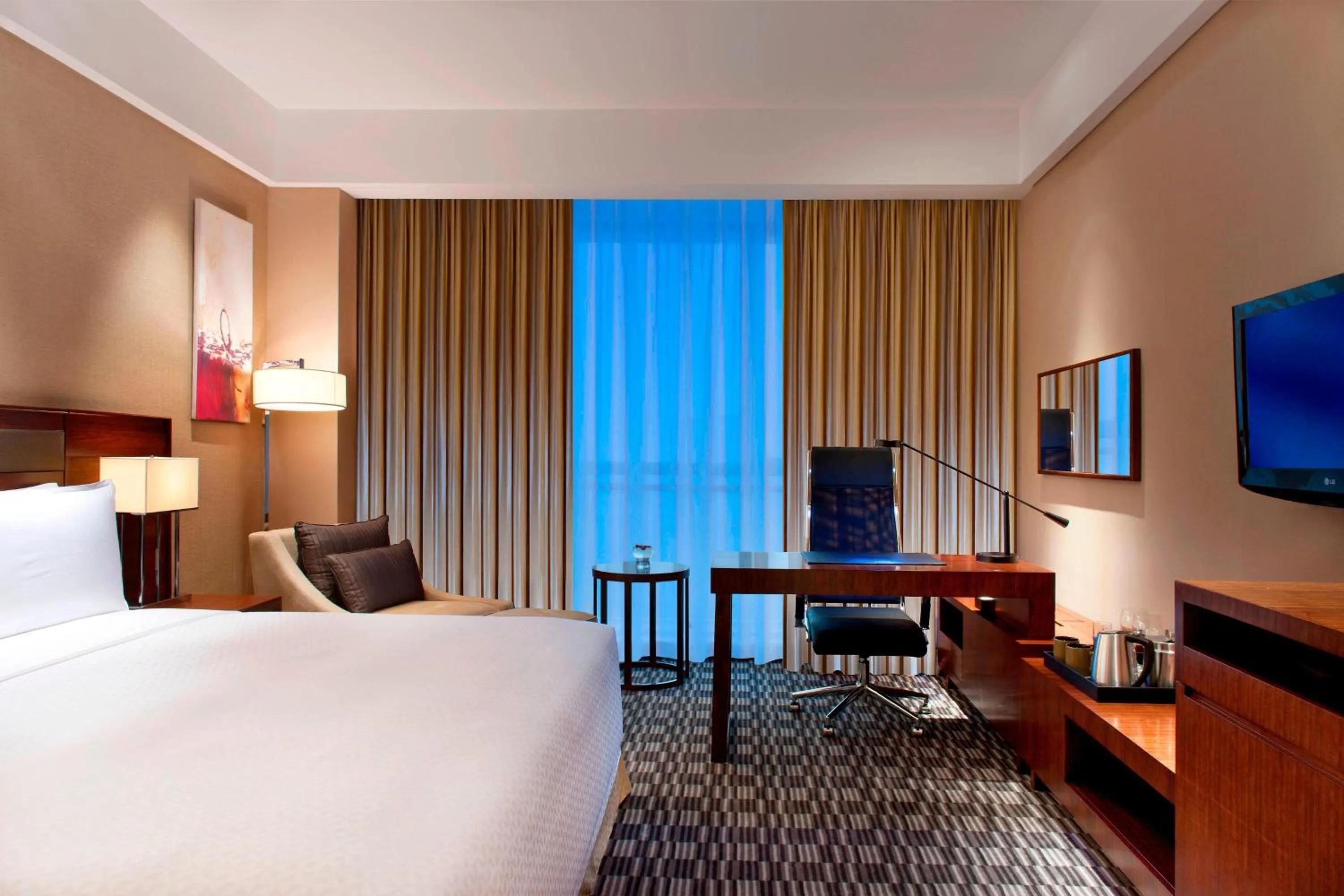Photo of the whole room, Bed in Four Points by Sheraton Taicang