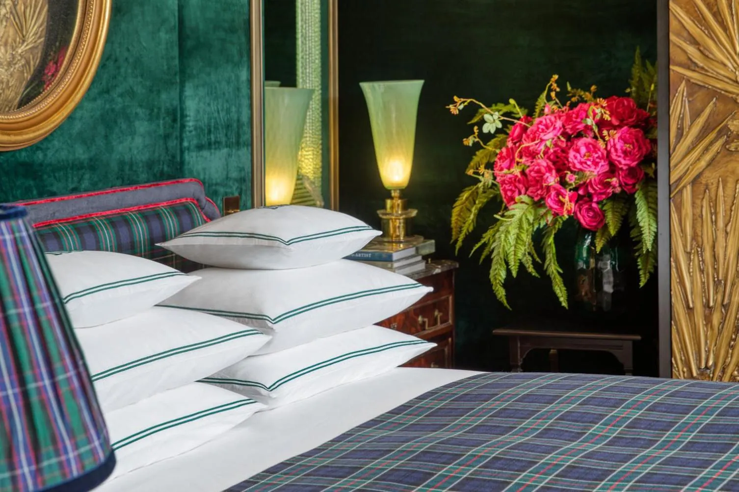 Photo of the whole room, Bed in 100 Princes Street