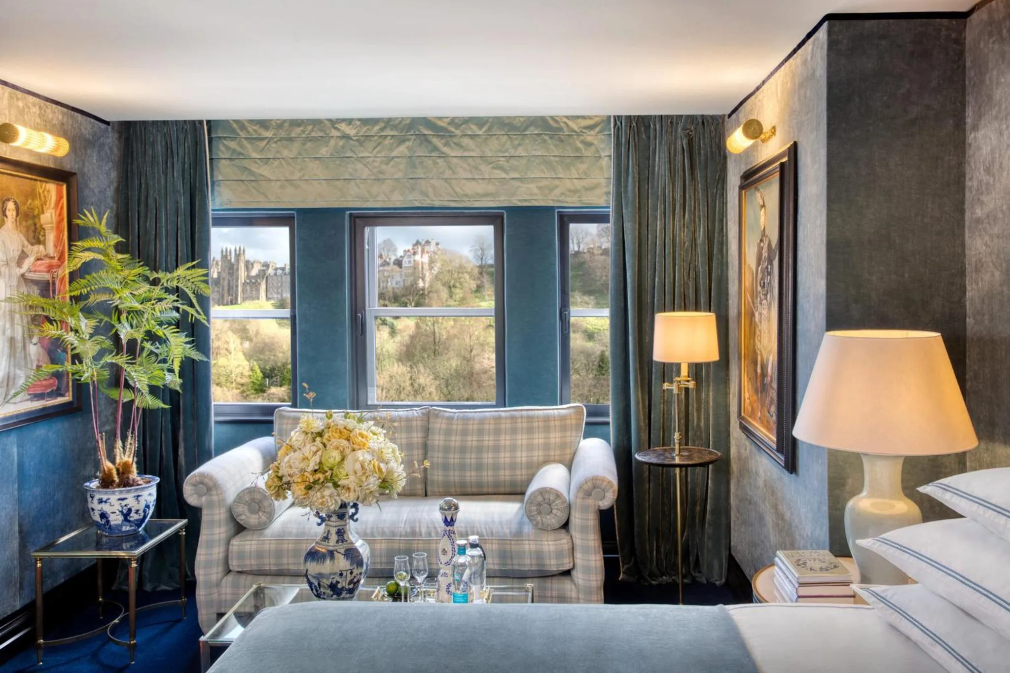 Photo of the whole room, Bed in 100 Princes Street