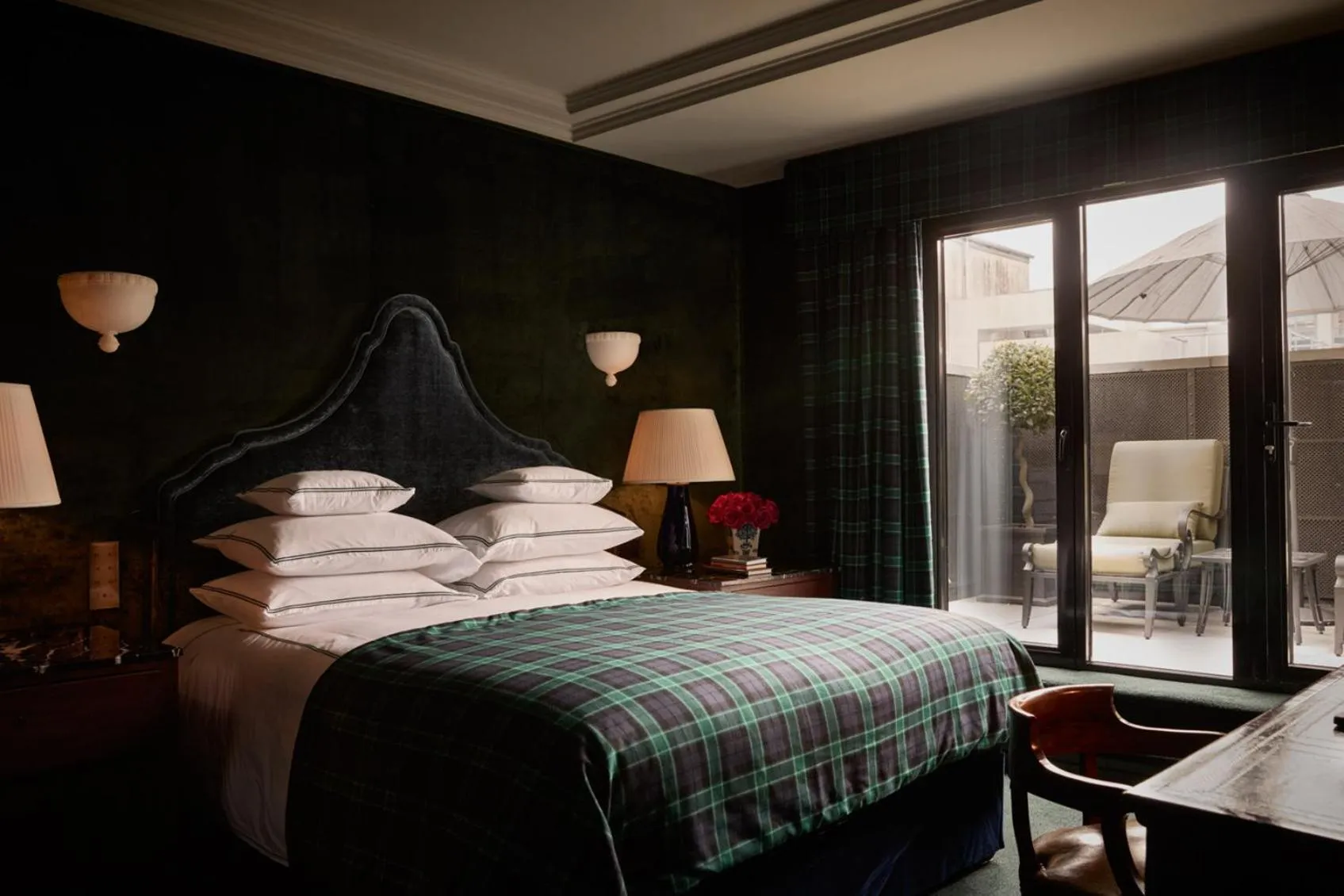 Photo of the whole room, Bed in 100 Princes Street