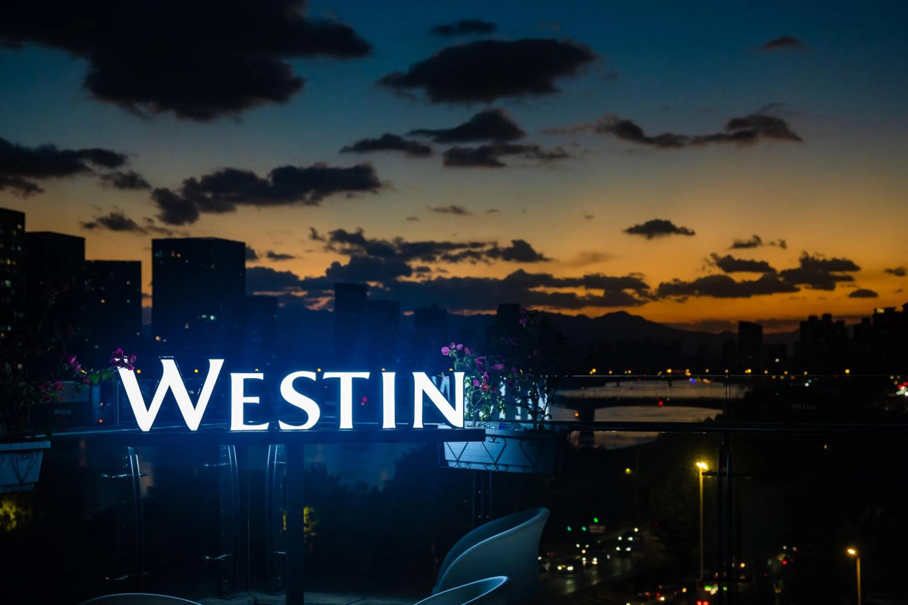 Night in The Westin Fuzhou Minjiang