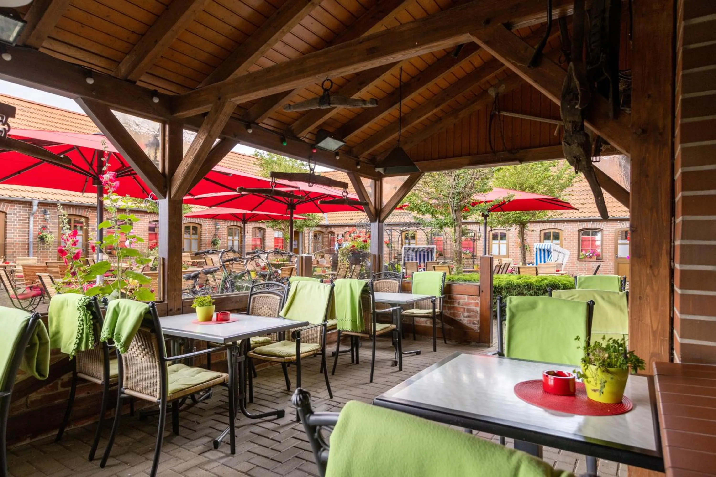 Restaurant/places to eat in Landhotel Zur Schmiede