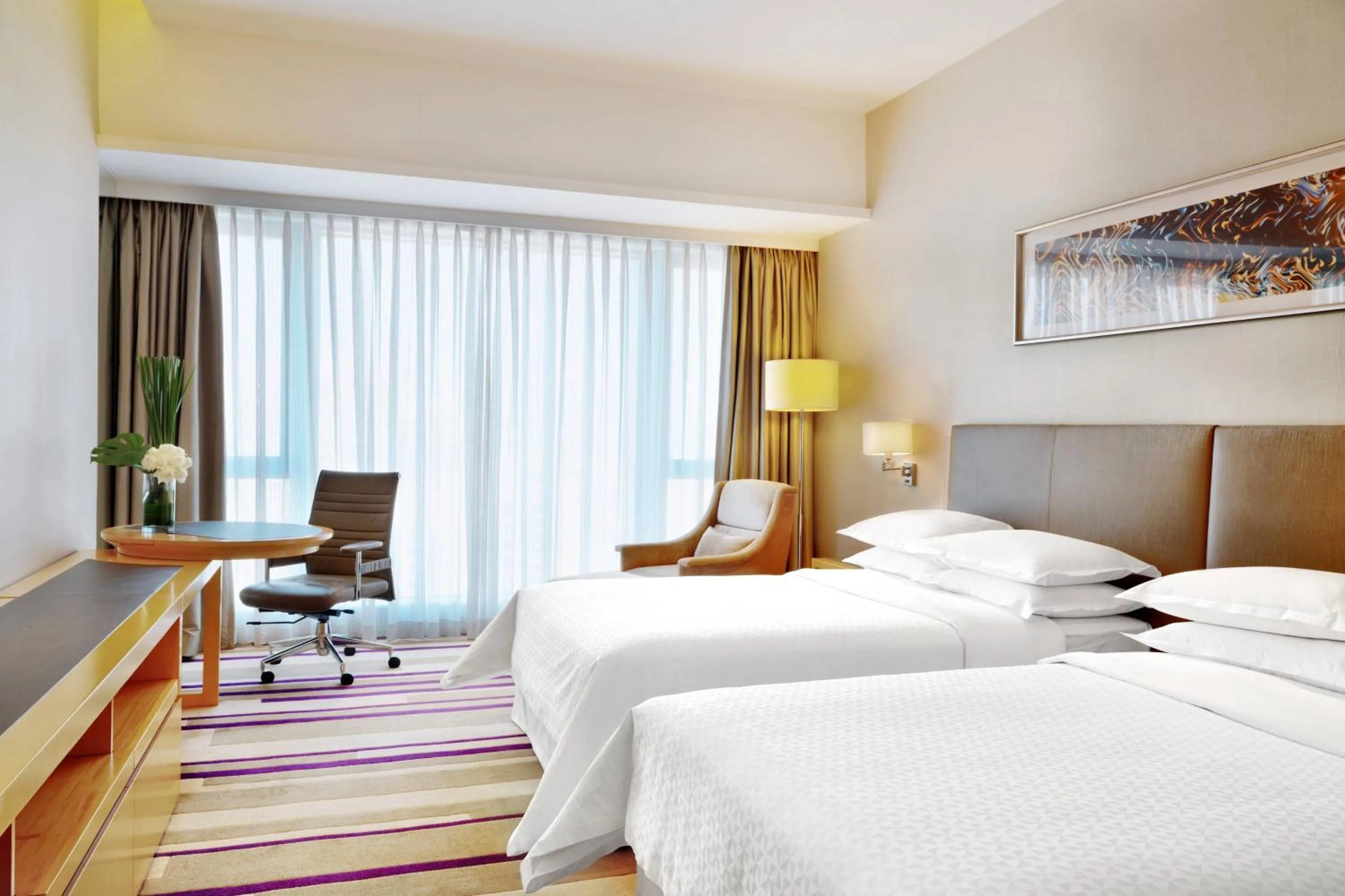 Photo of the whole room, Bed in Four Points by Sheraton Guangzhou Financial City, Tianhe