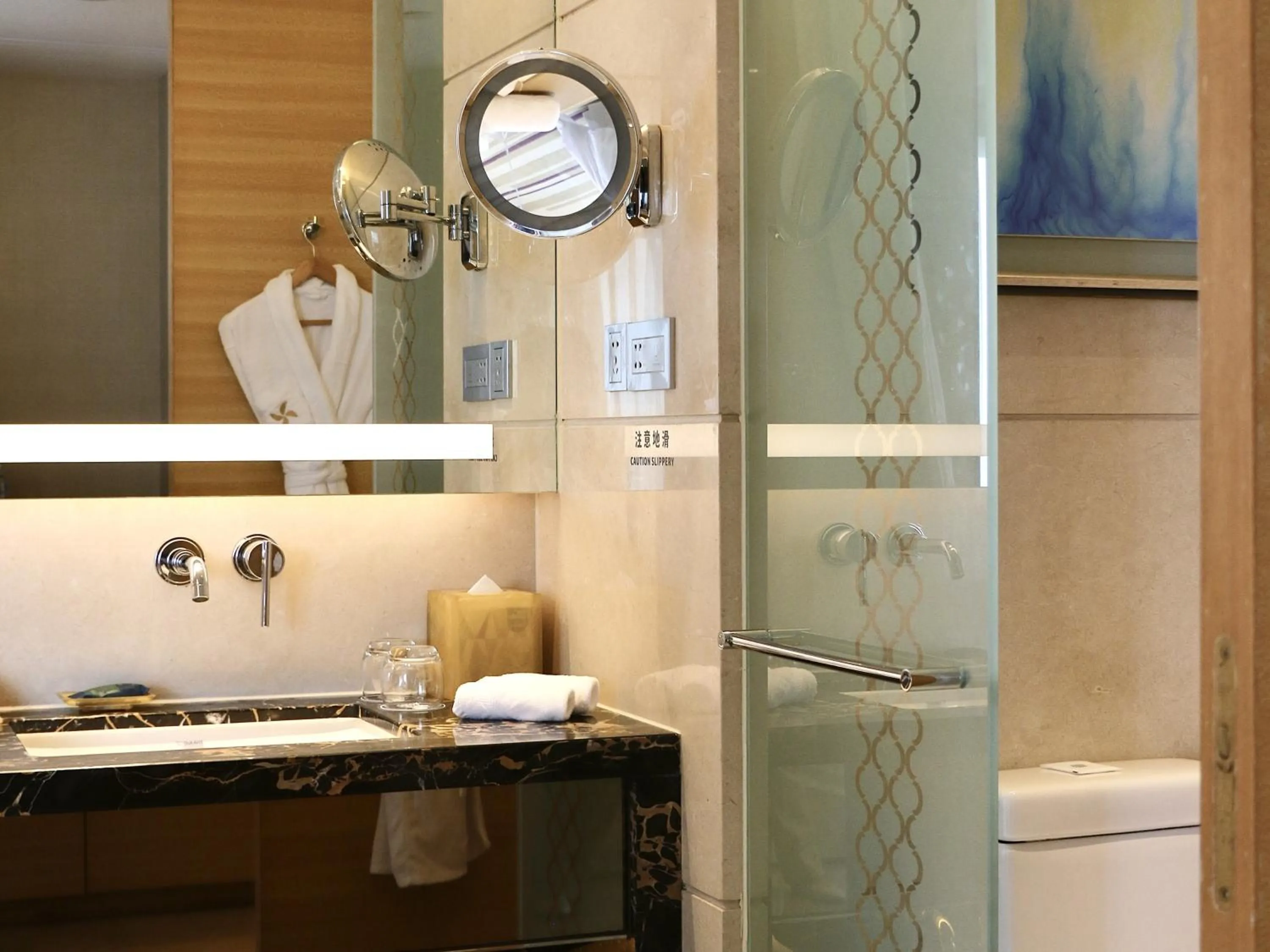 Toilet in Four Points by Sheraton Guangzhou Financial City, Tianhe