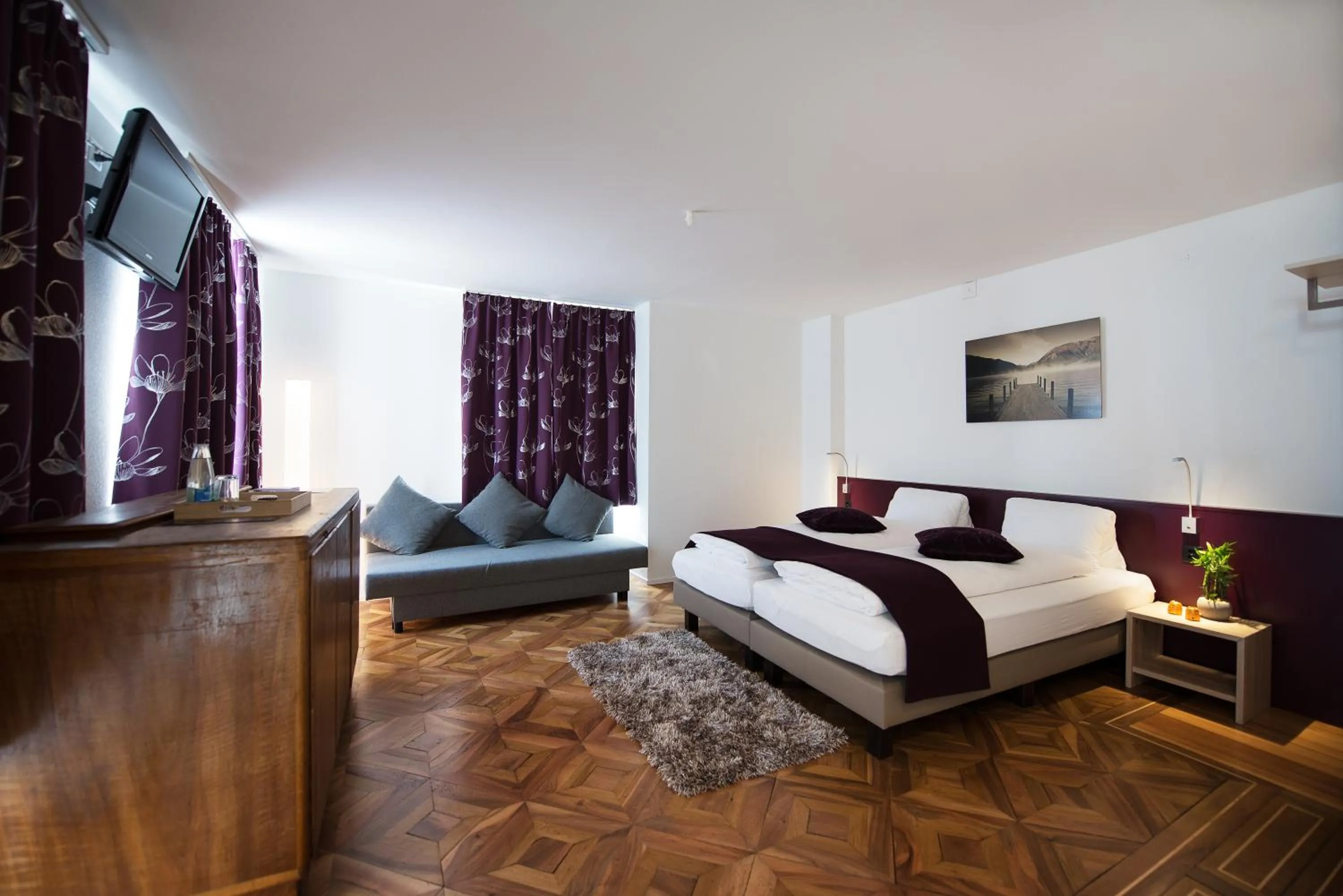 Photo of the whole room, Bed in Gasthof zum Mohren