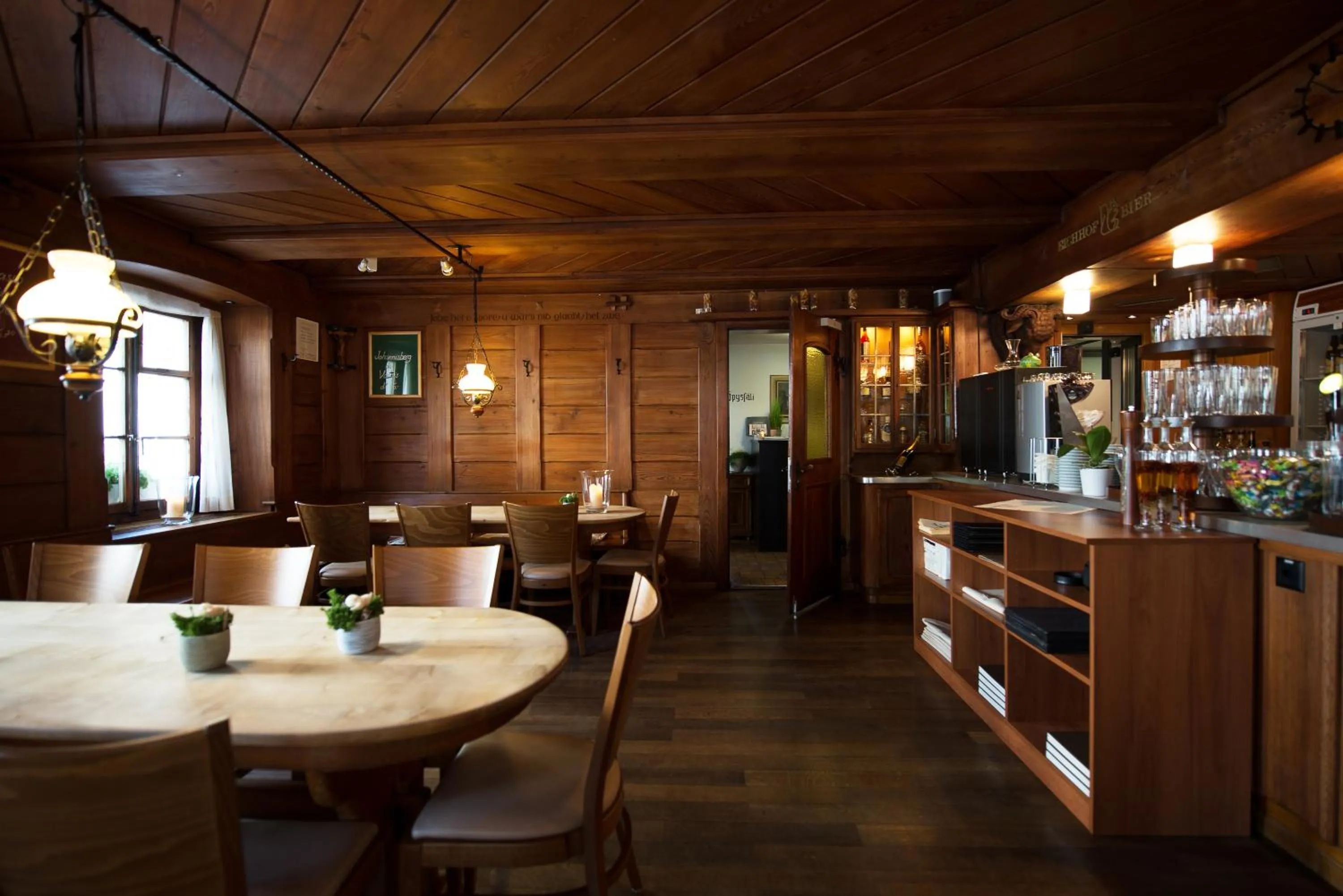 Restaurant/places to eat in Gasthof zum Mohren