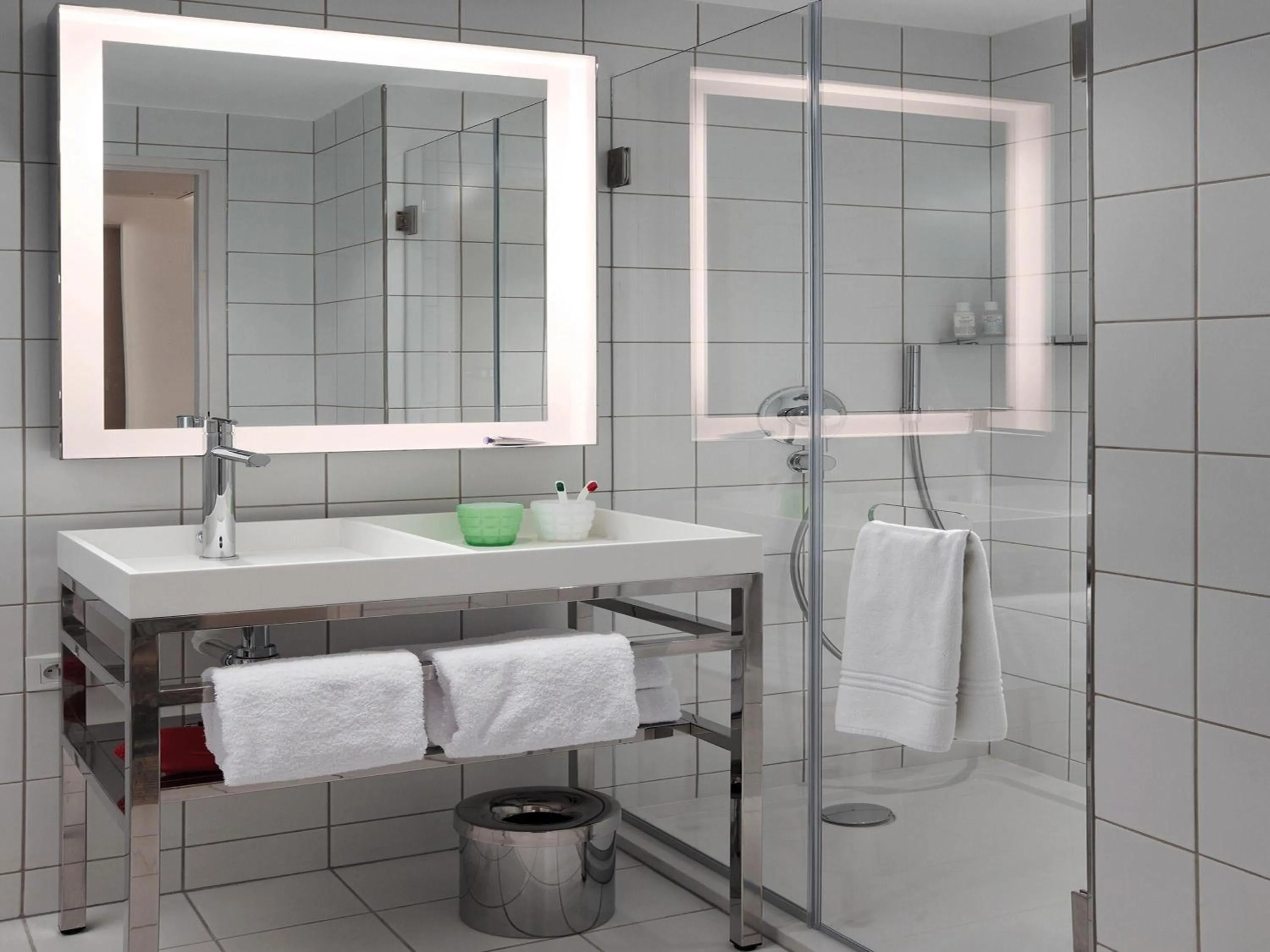 Bedroom in Mama Shelter Marseille