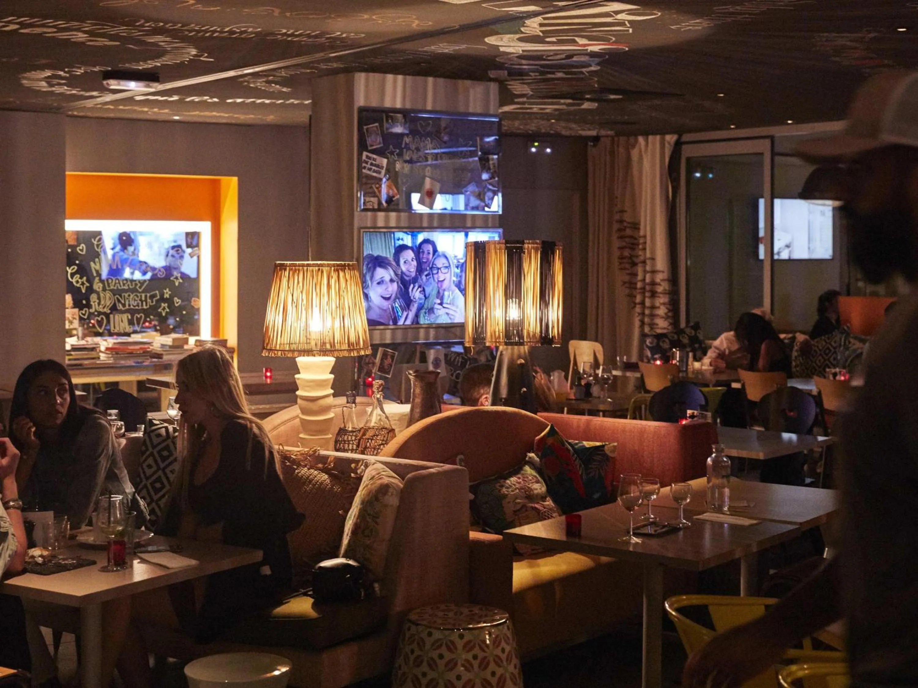 Restaurant/places to eat in Mama Shelter Marseille