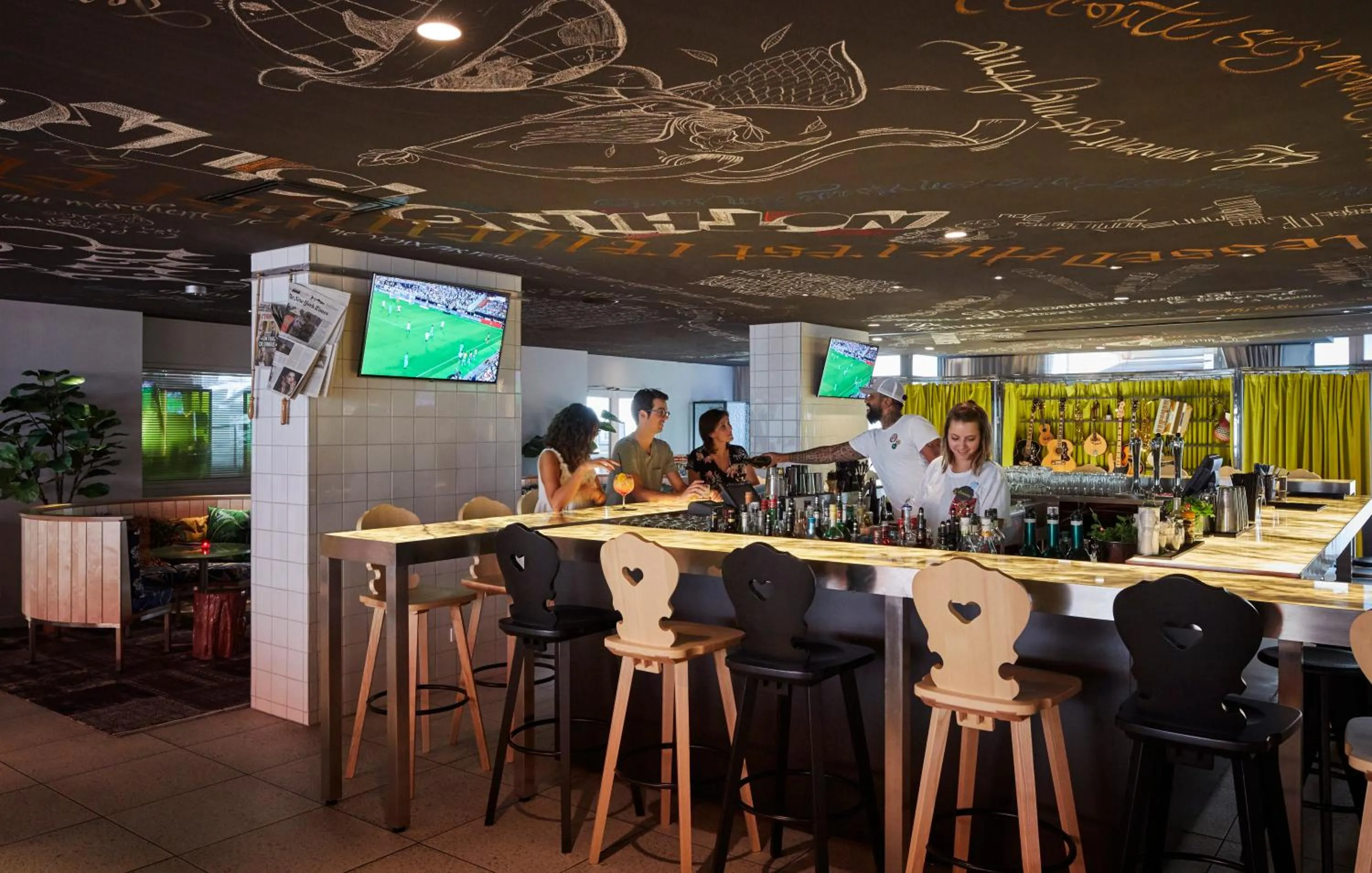 Restaurant/places to eat in Mama Shelter Marseille