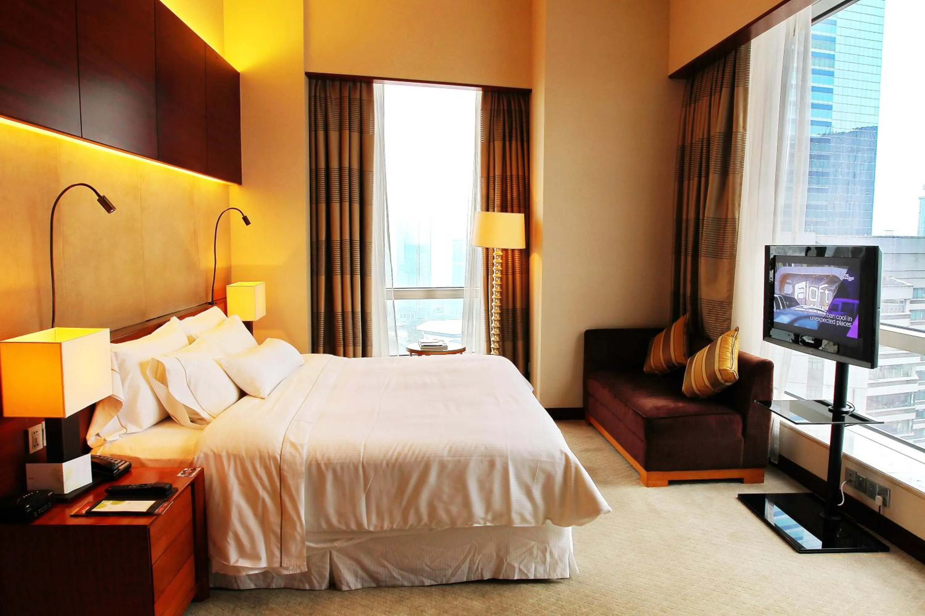 Toilet, Bed in The Westin Guangzhou