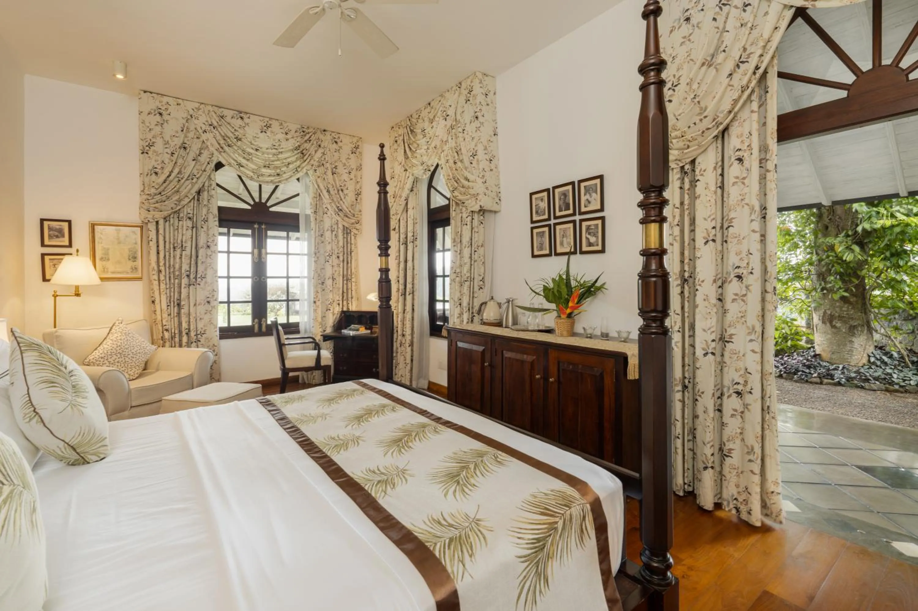 Photo of the whole room, Bed in Coffee Bungalow Kandy