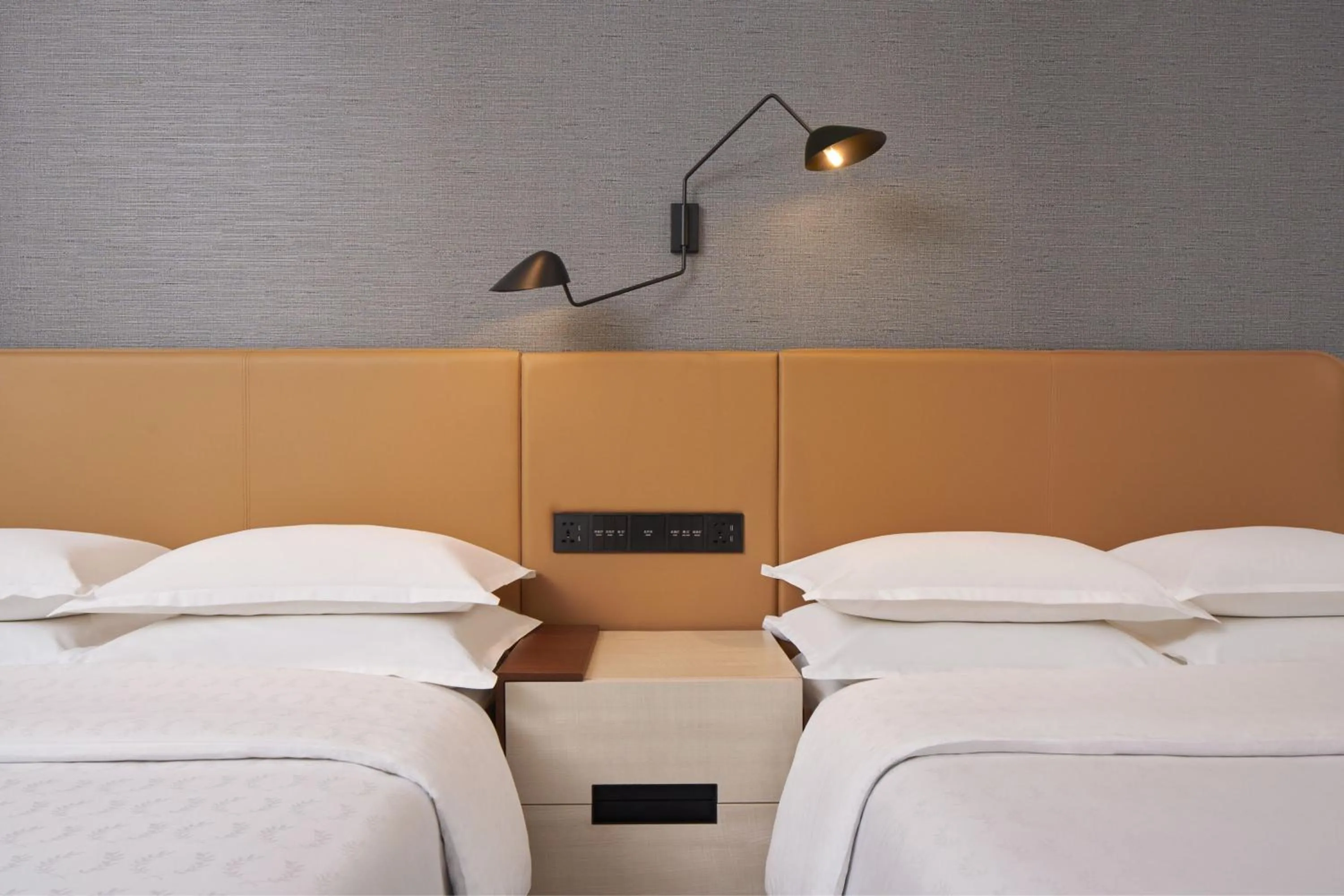 Photo of the whole room, Bed in Sheraton Guilin Hotel