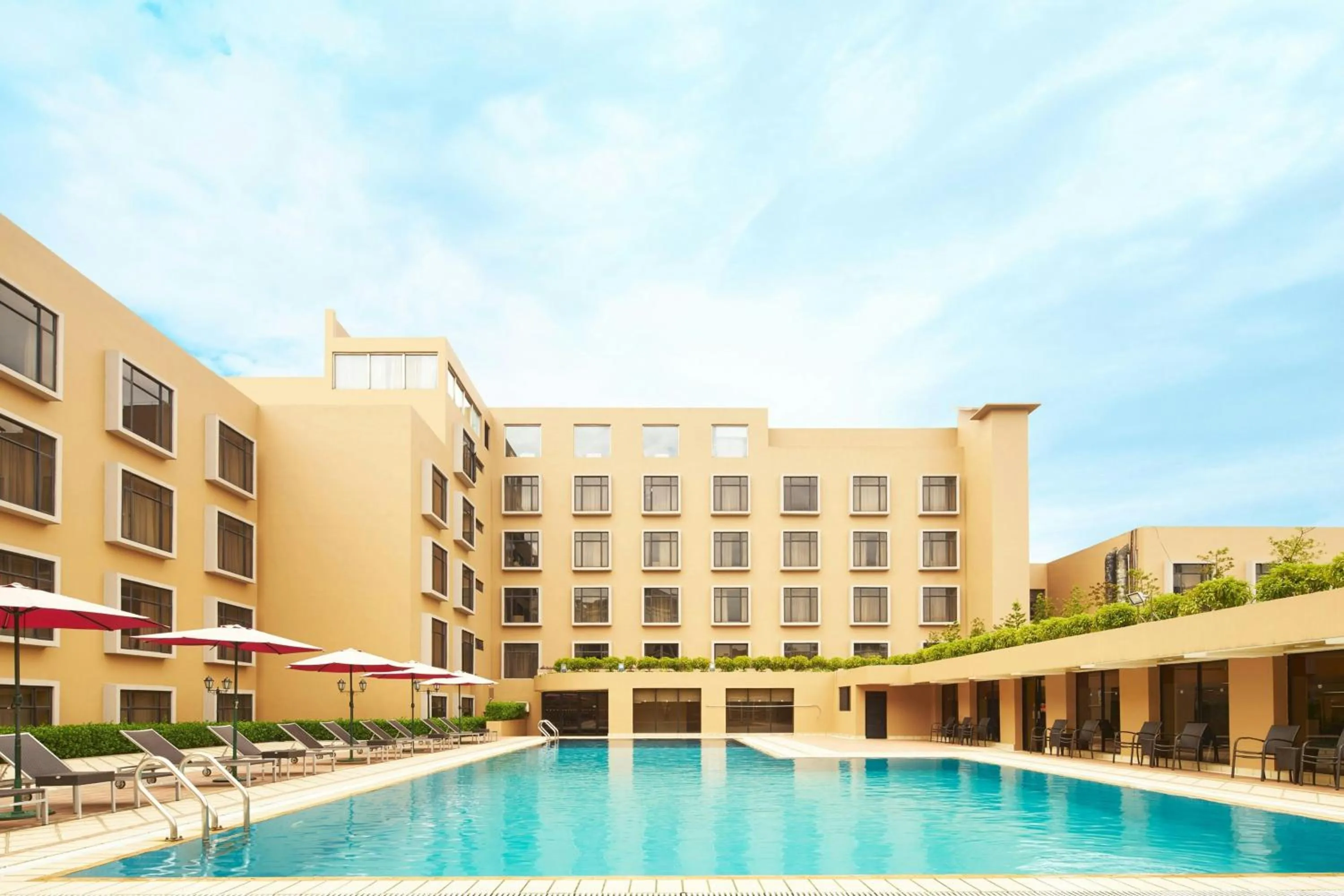 Swimming pool in Sheraton Guilin Hotel