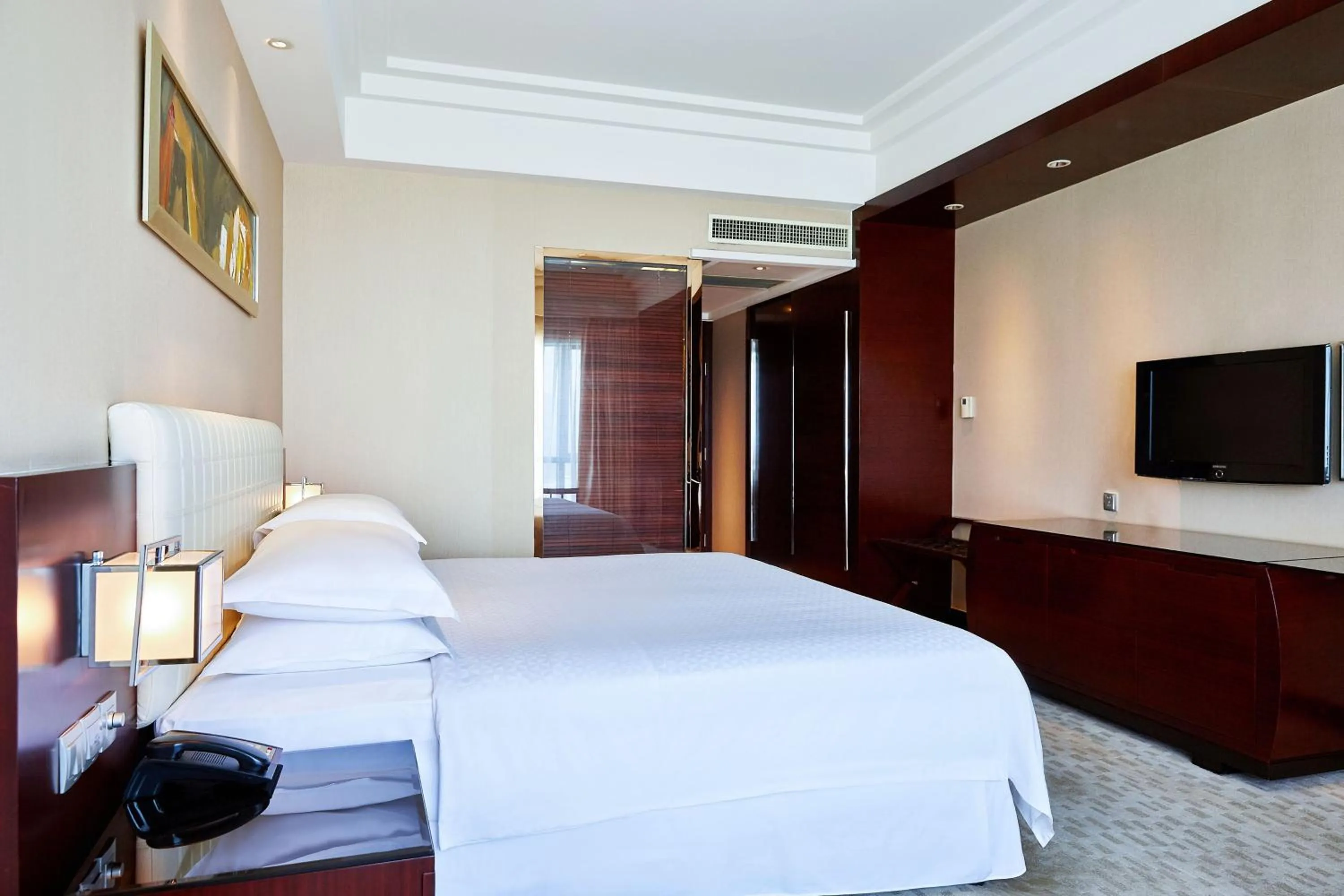 Photo of the whole room, Bed in Four Points by Sheraton Hangzhou, Binjiang