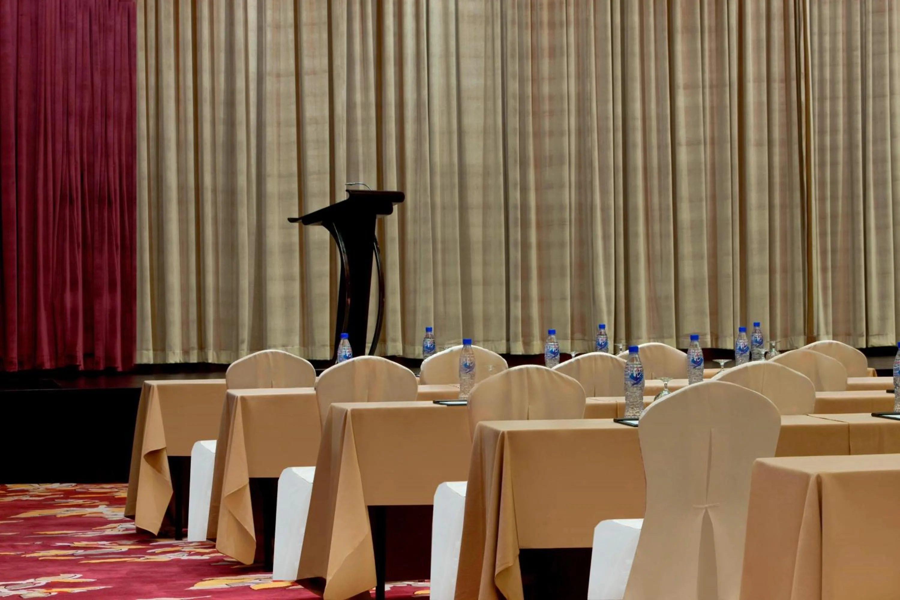 Meeting/conference room in Four Points by Sheraton Hangzhou, Binjiang