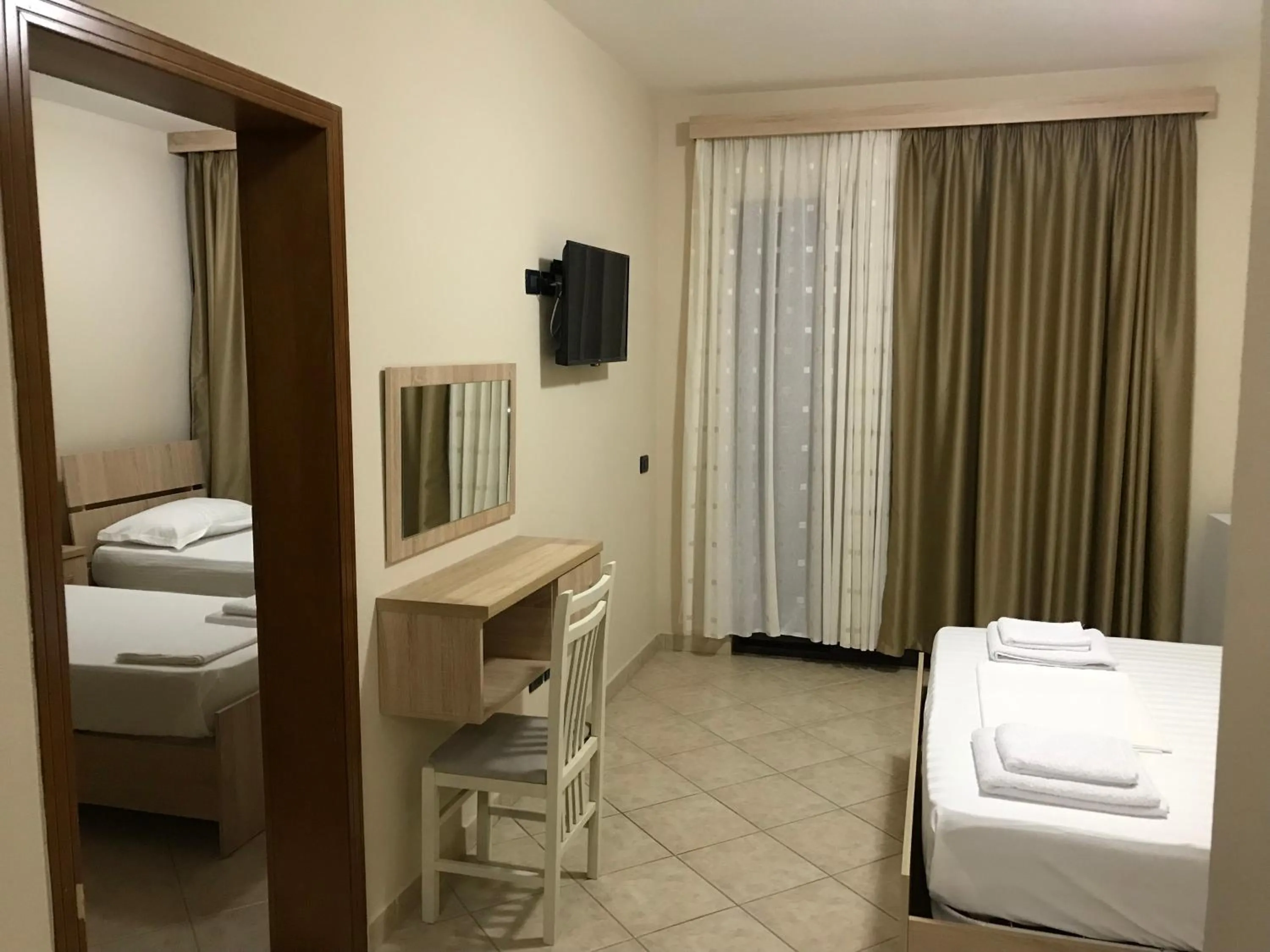 Deluxe Quadruple Room in Hotel Villa Aljor