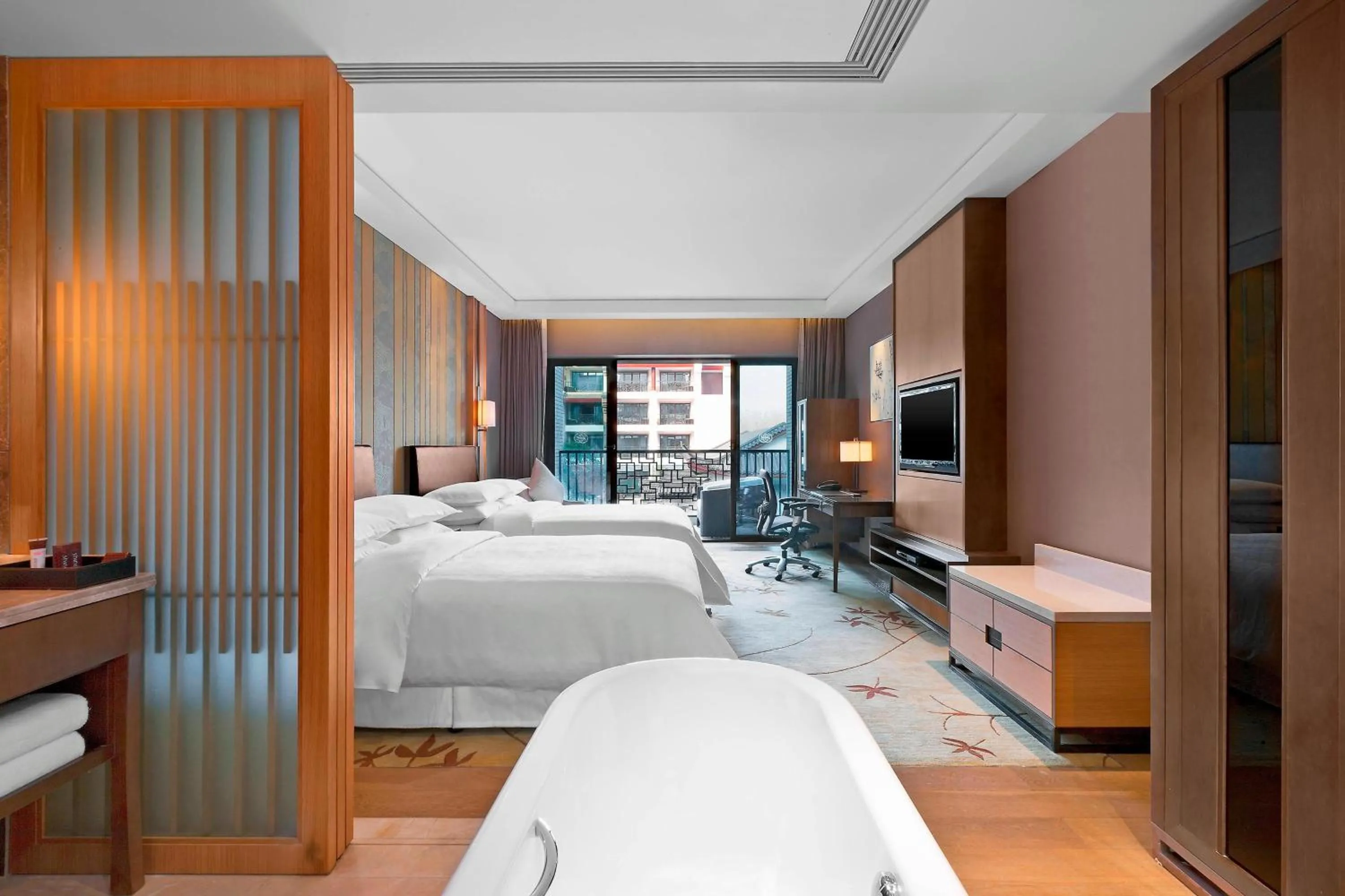 Photo of the whole room, Bed in Sheraton Grand Hangzhou Wetland Park Resort