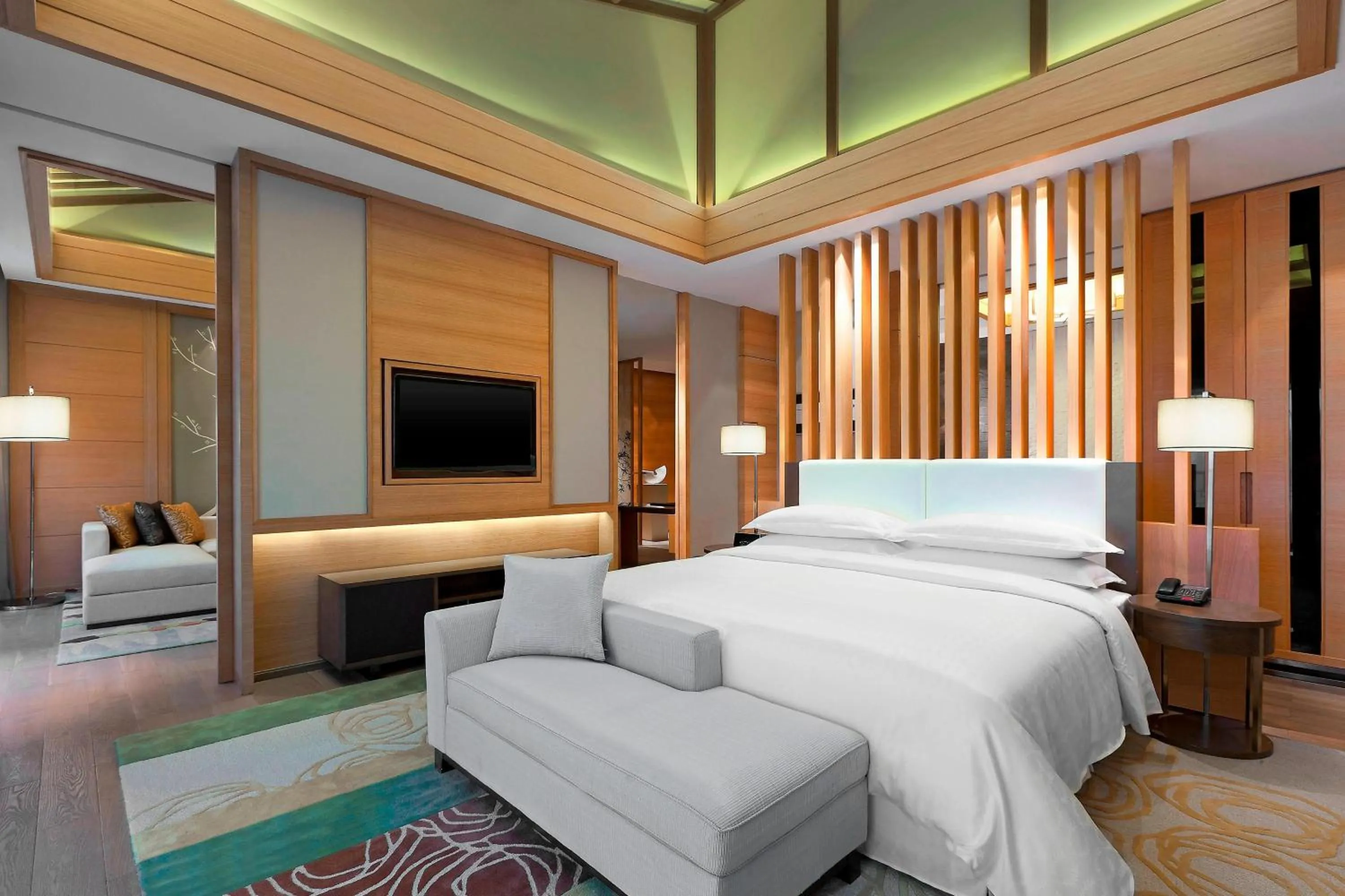 Photo of the whole room, Bed in Sheraton Grand Hangzhou Wetland Park Resort