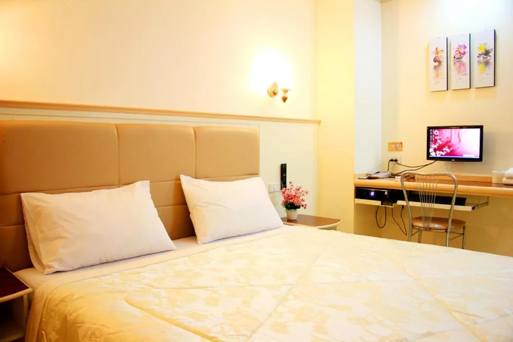 Deluxe Double Room with Bath in P.A. Ville Hotel