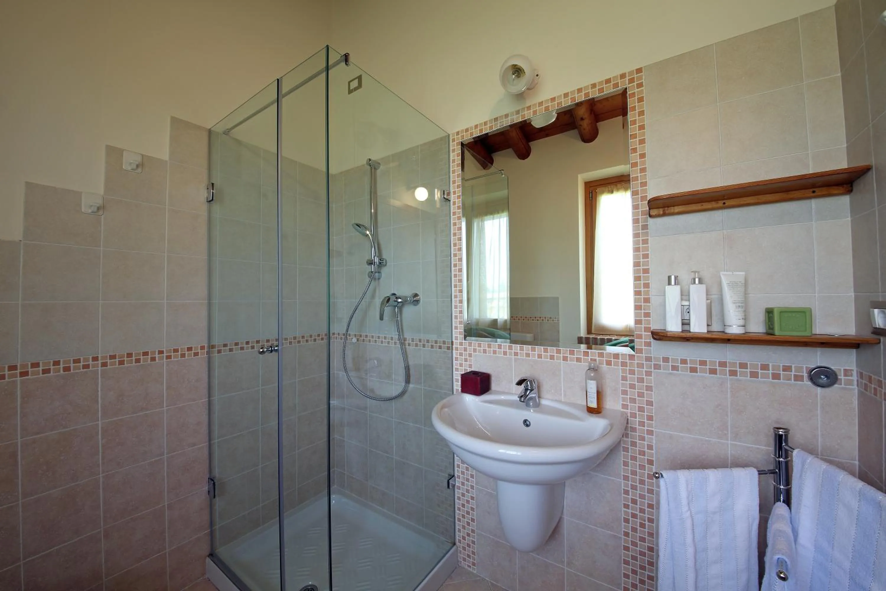 Shower in Residence Borgo Mondragon