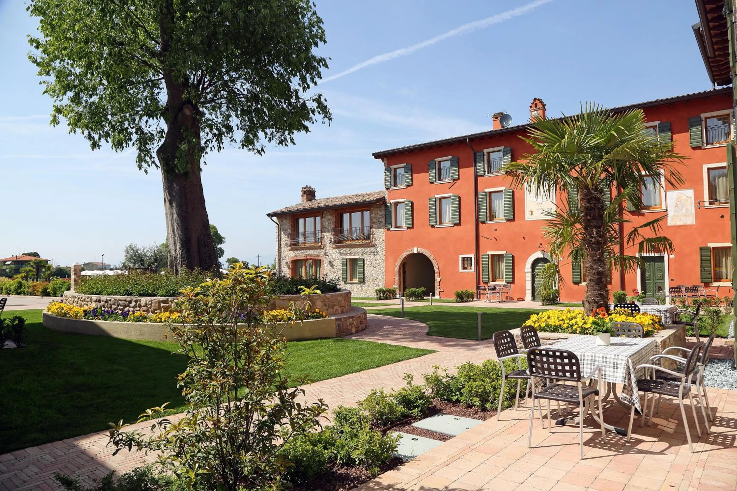 Facade/entrance in Residence Borgo Mondragon