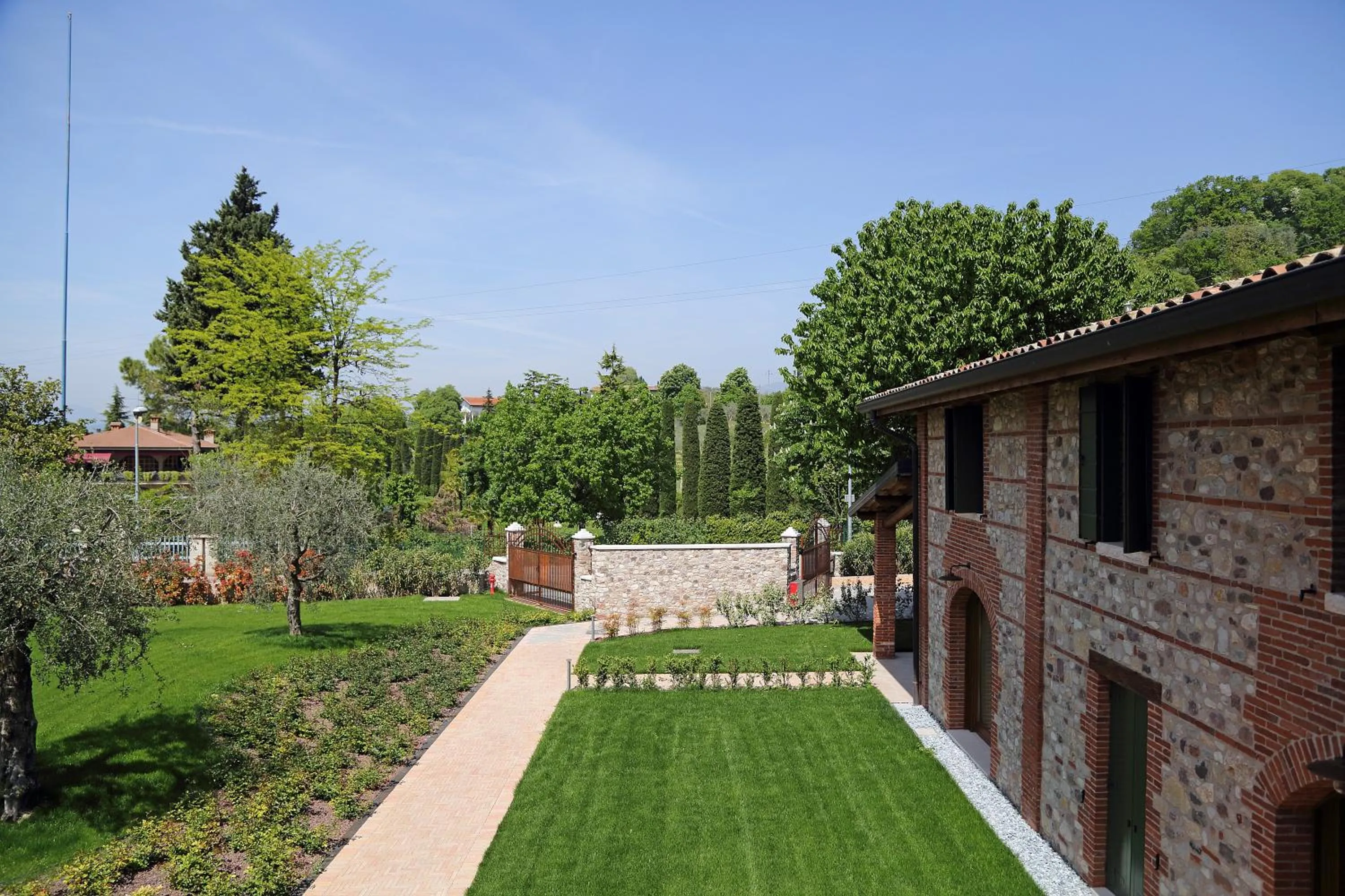 Garden view in Residence Borgo Mondragon