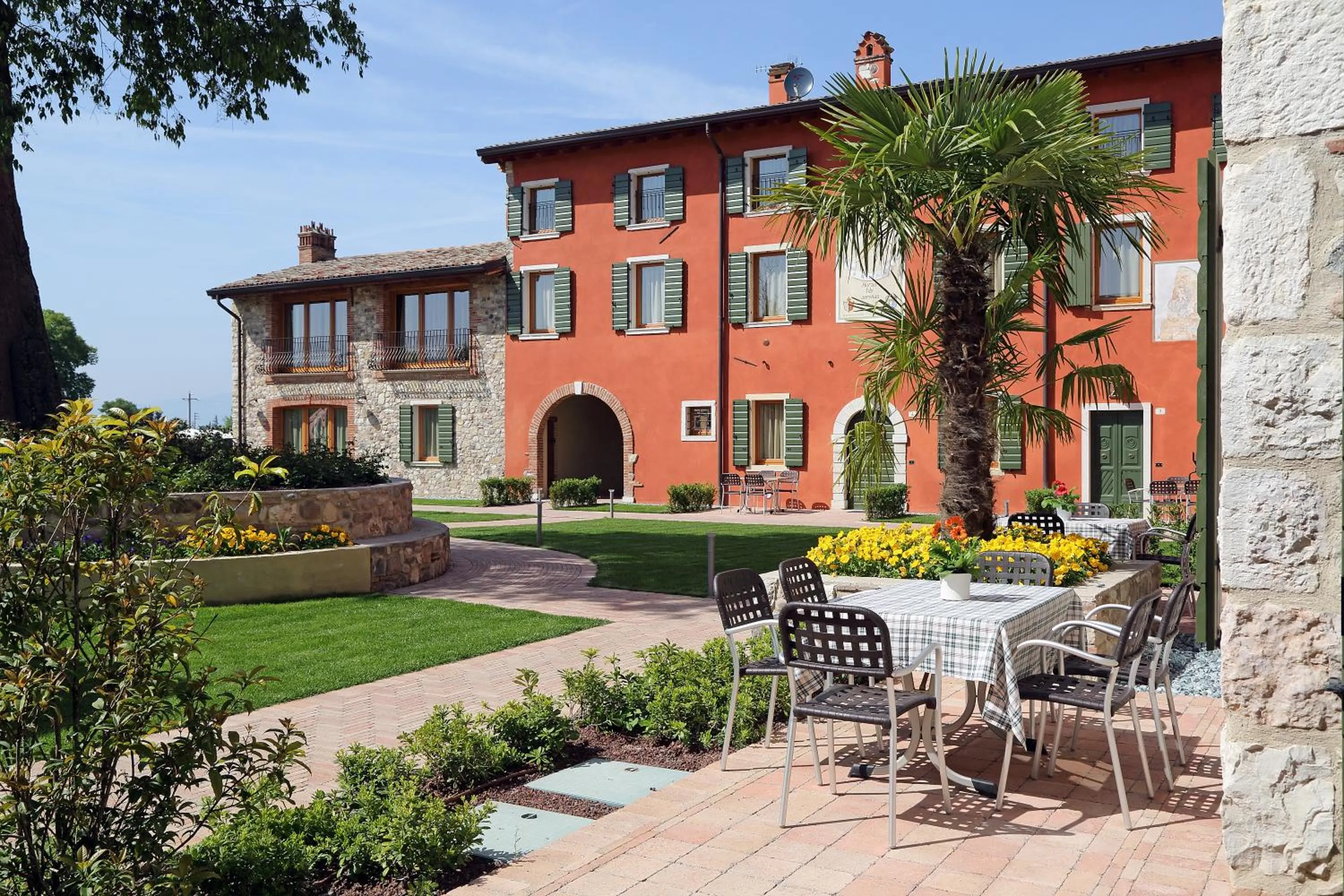 Facade/entrance in Residence Borgo Mondragon