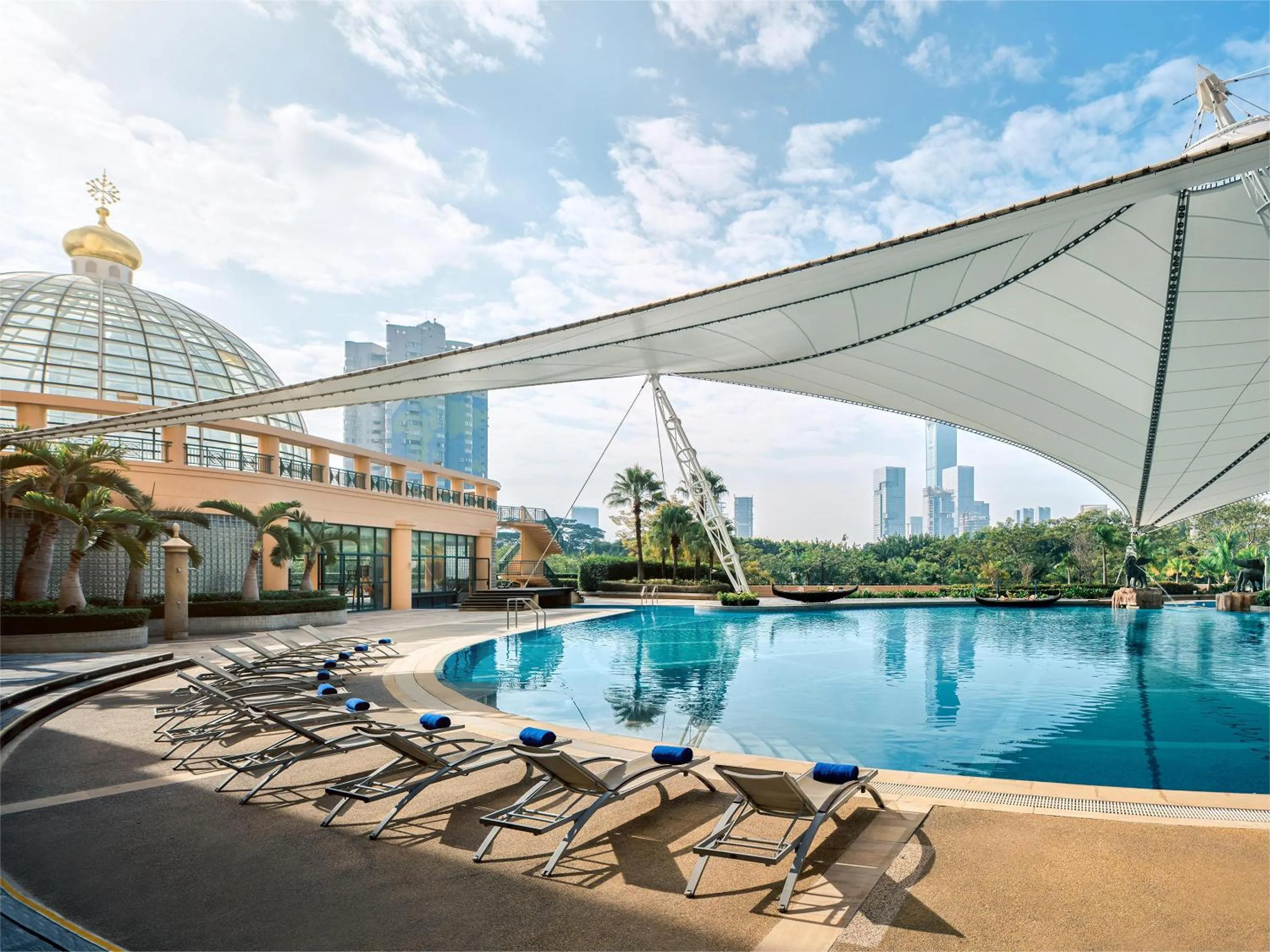 Swimming pool in Hotel Indigo Shenzhen Overseas Chinese Town by IHG
