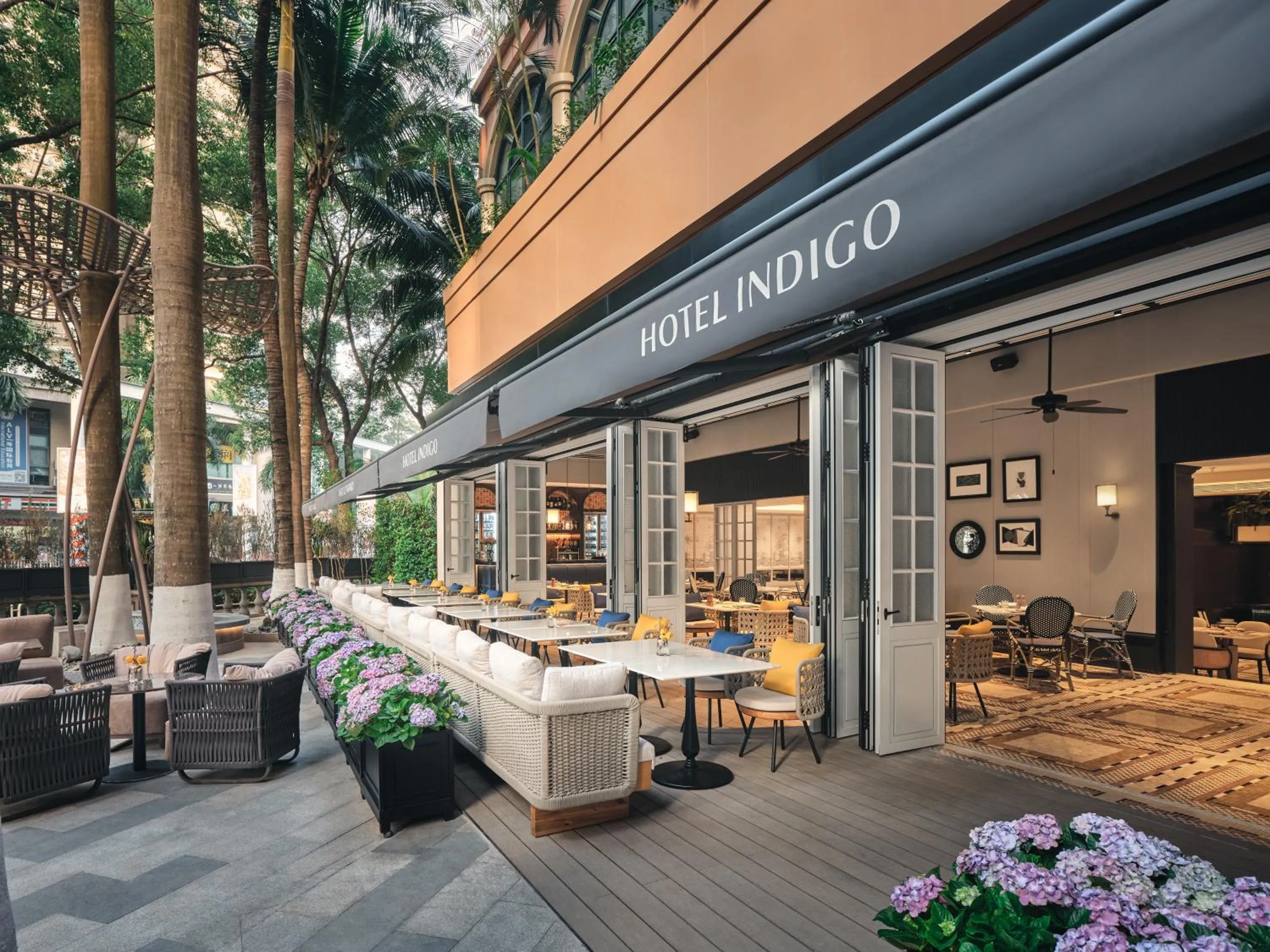 Restaurant/places to eat in Hotel Indigo Shenzhen Overseas Chinese Town by IHG