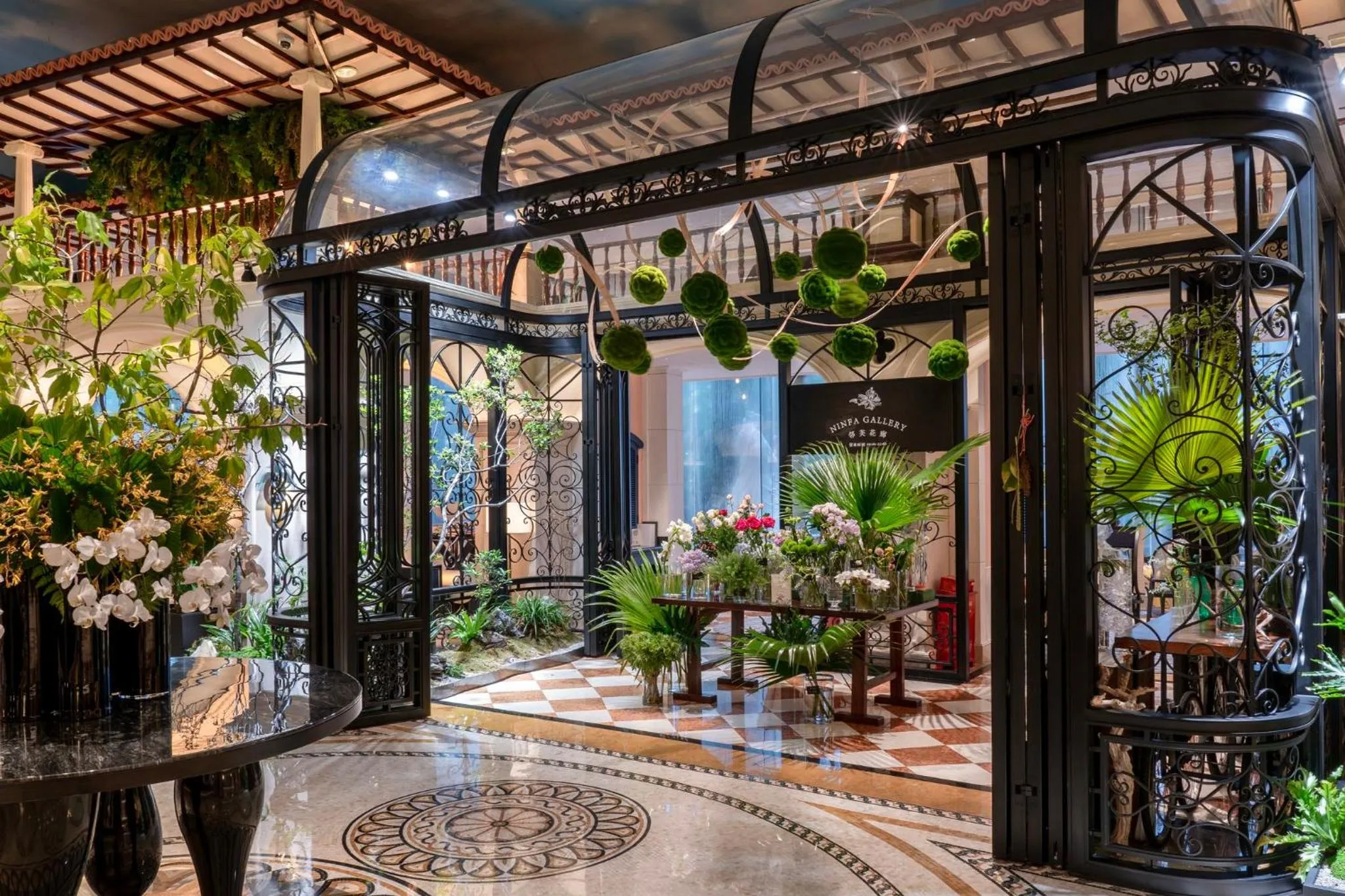 Lounge or bar in Hotel Indigo Shenzhen Overseas Chinese Town by IHG