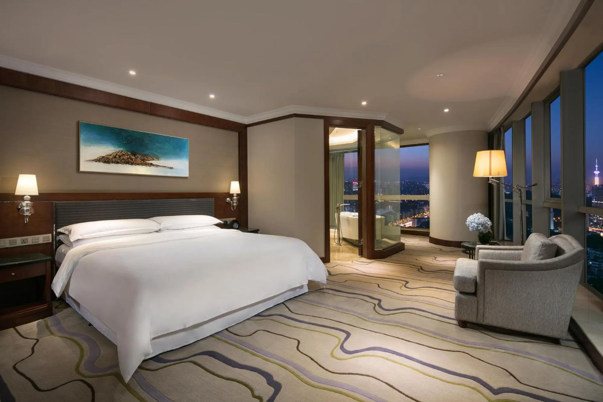 Property building, Bed in Sheraton Nanjing Kingsley Hotel & Towers