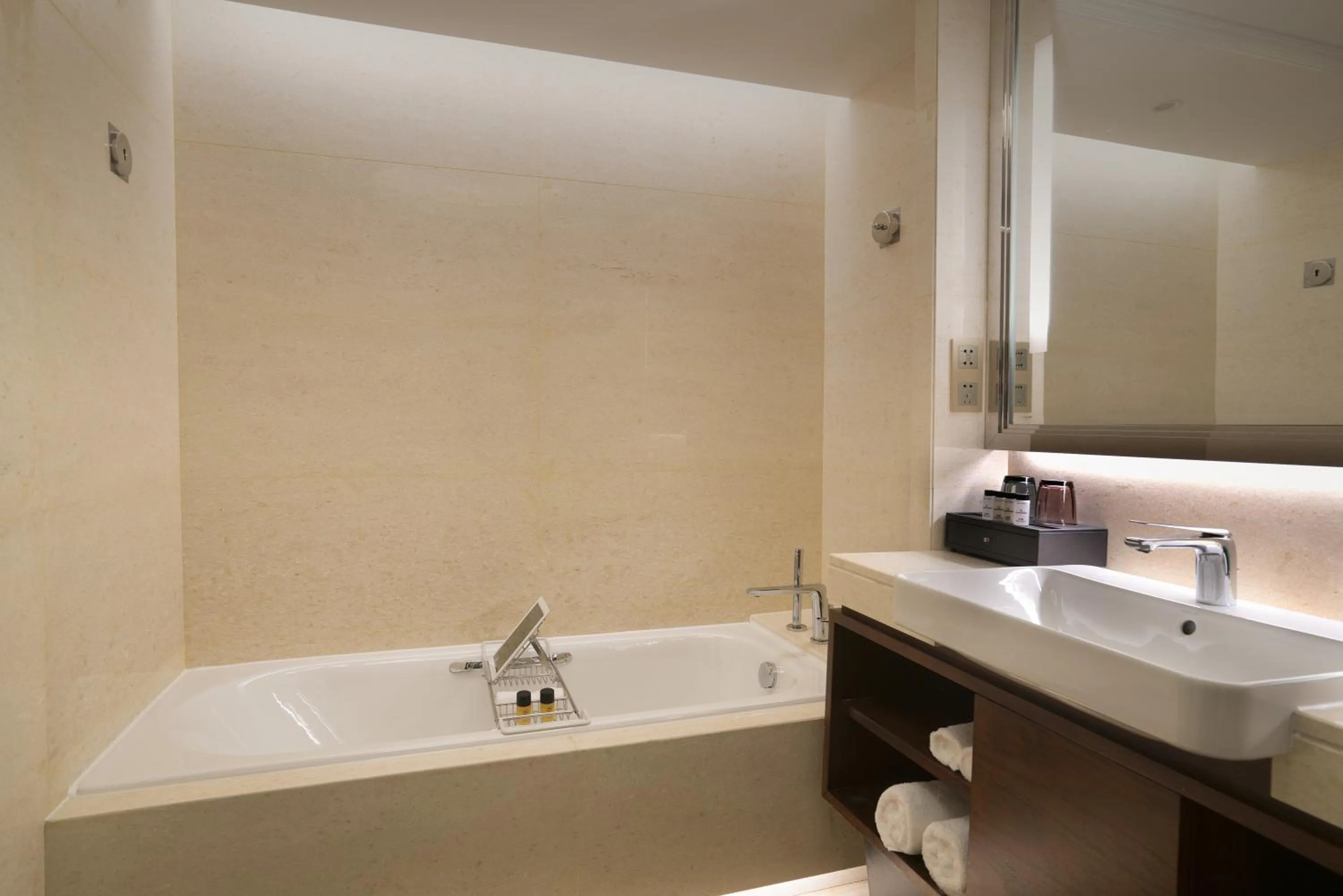 Property building in Sheraton Nanjing Kingsley Hotel & Towers