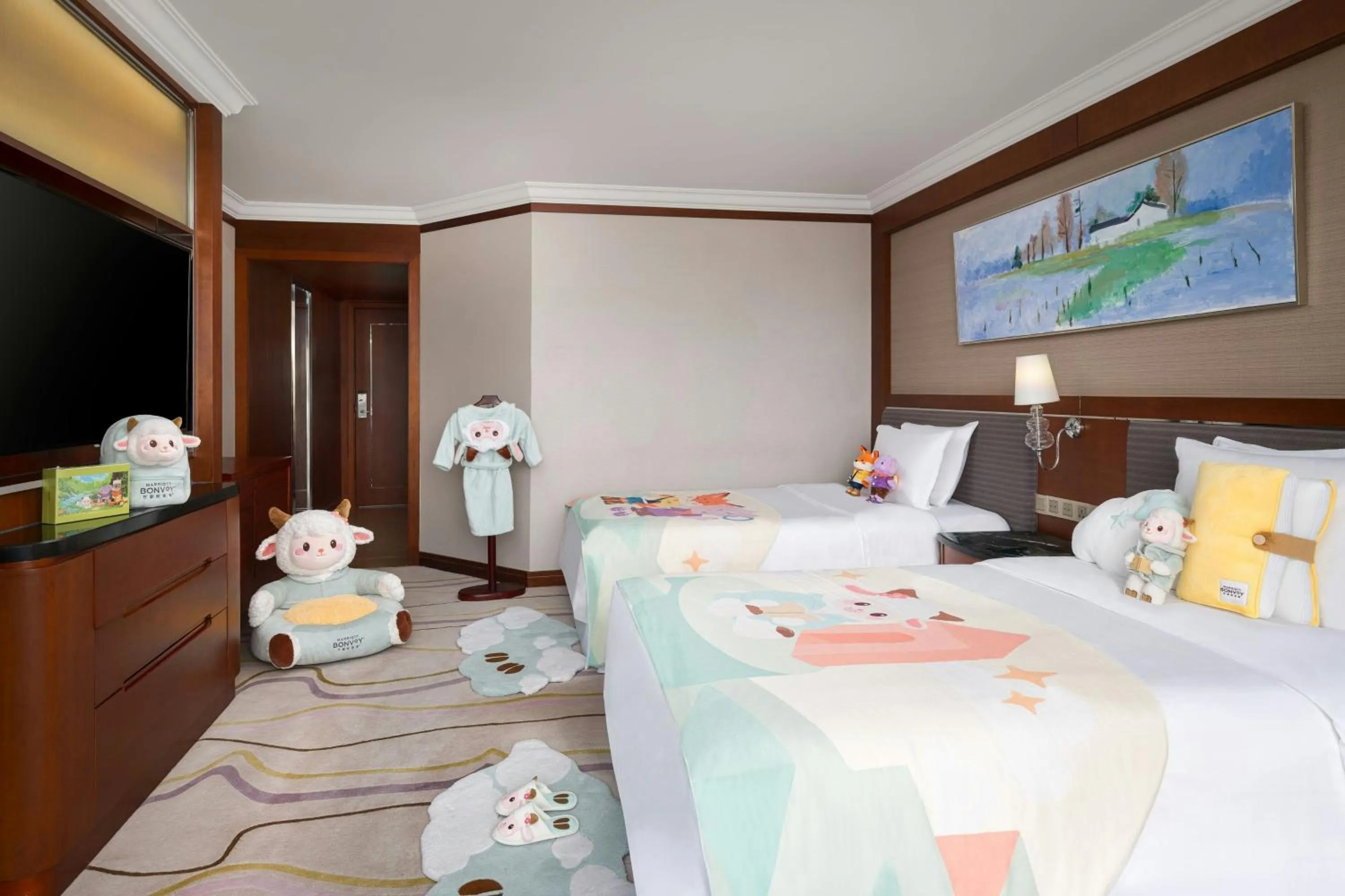 Photo of the whole room, Bed in Sheraton Nanjing Kingsley Hotel & Towers