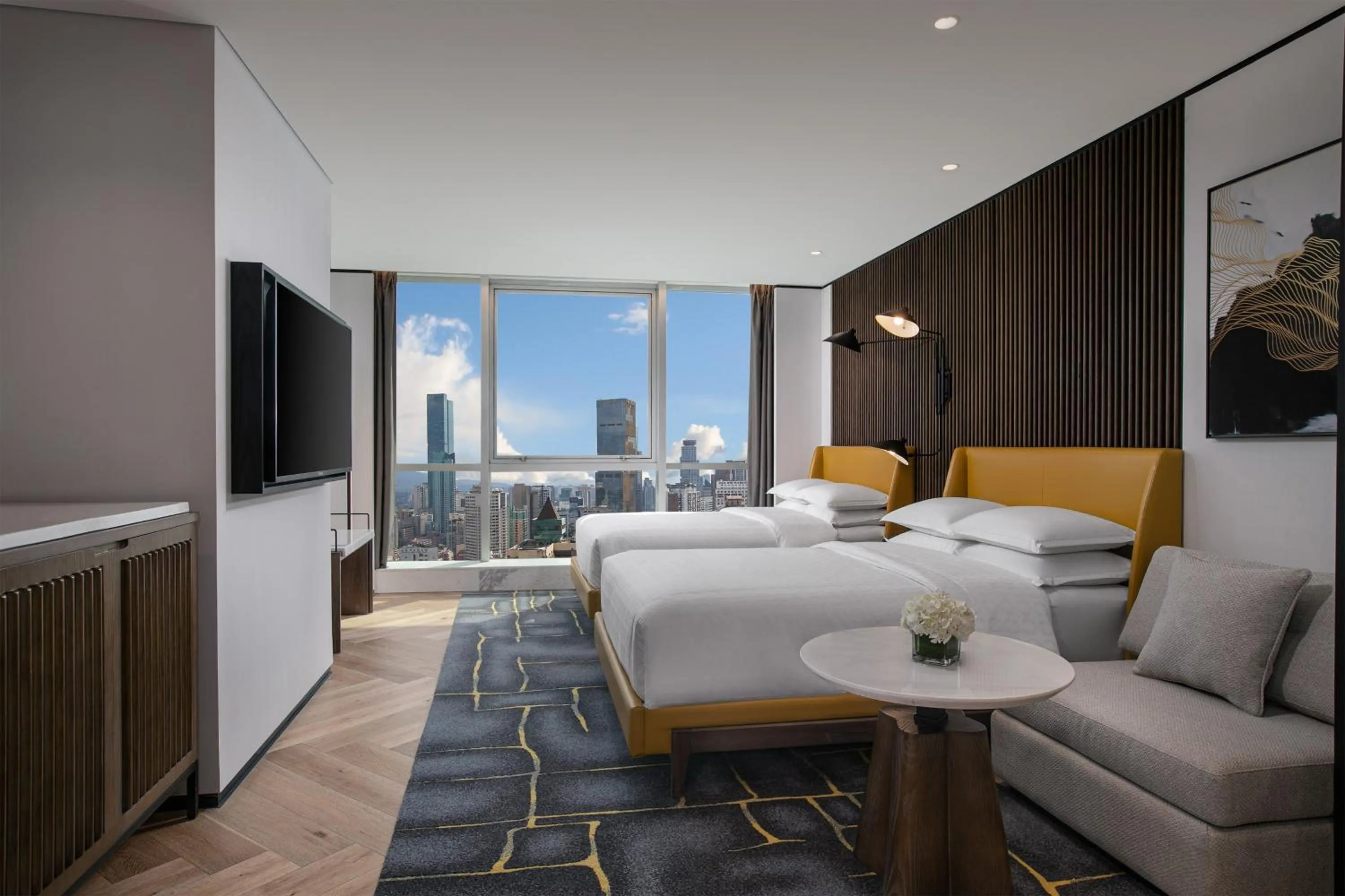 Photo of the whole room, Bed in Sheraton Nanjing Kingsley Hotel & Towers