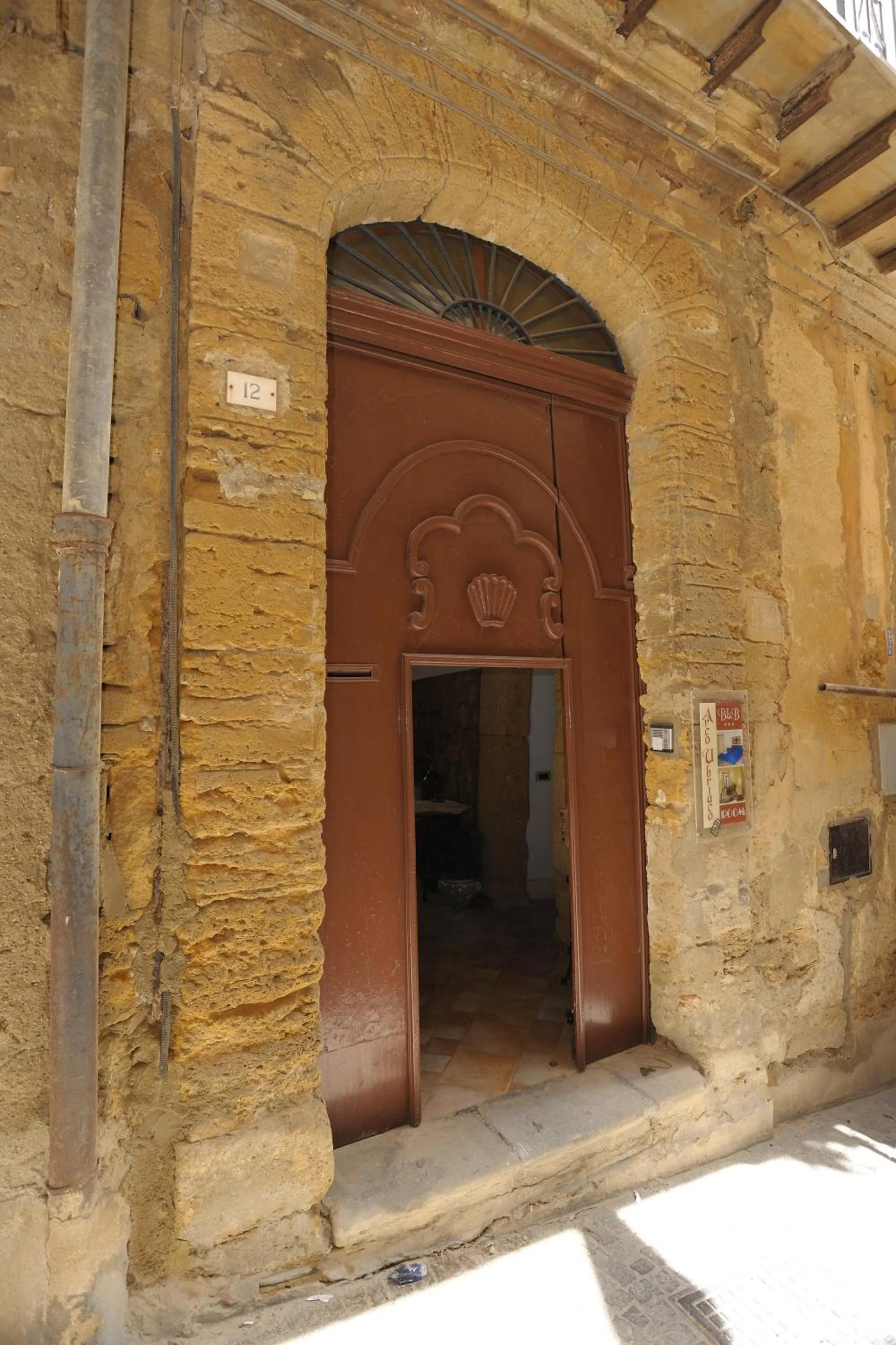 Facade/entrance in Arco Ubriaco