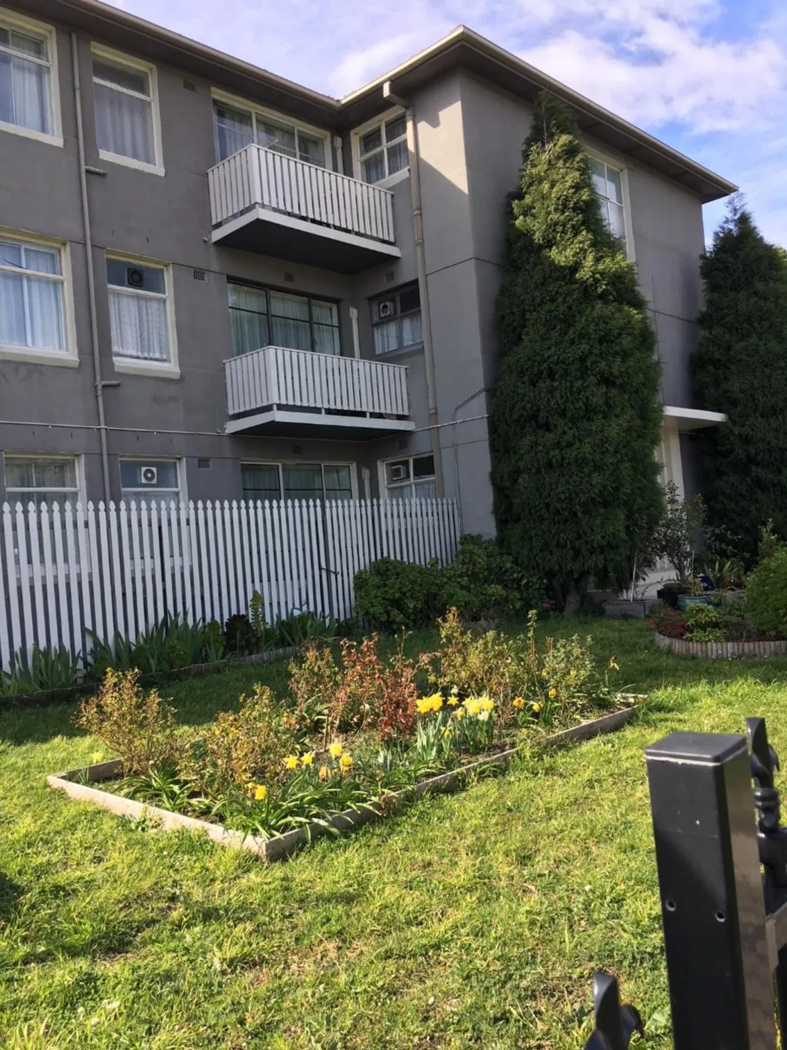 Garden, Property Building in Hobart Apartments