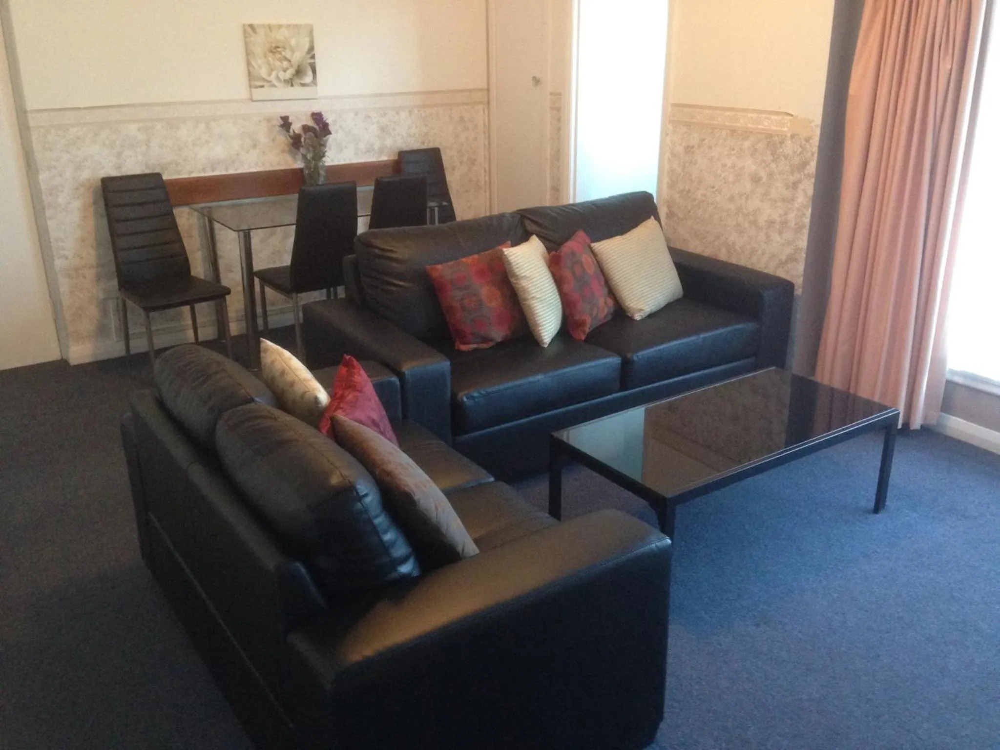 Living room, Lounge/Bar in Hobart Apartments