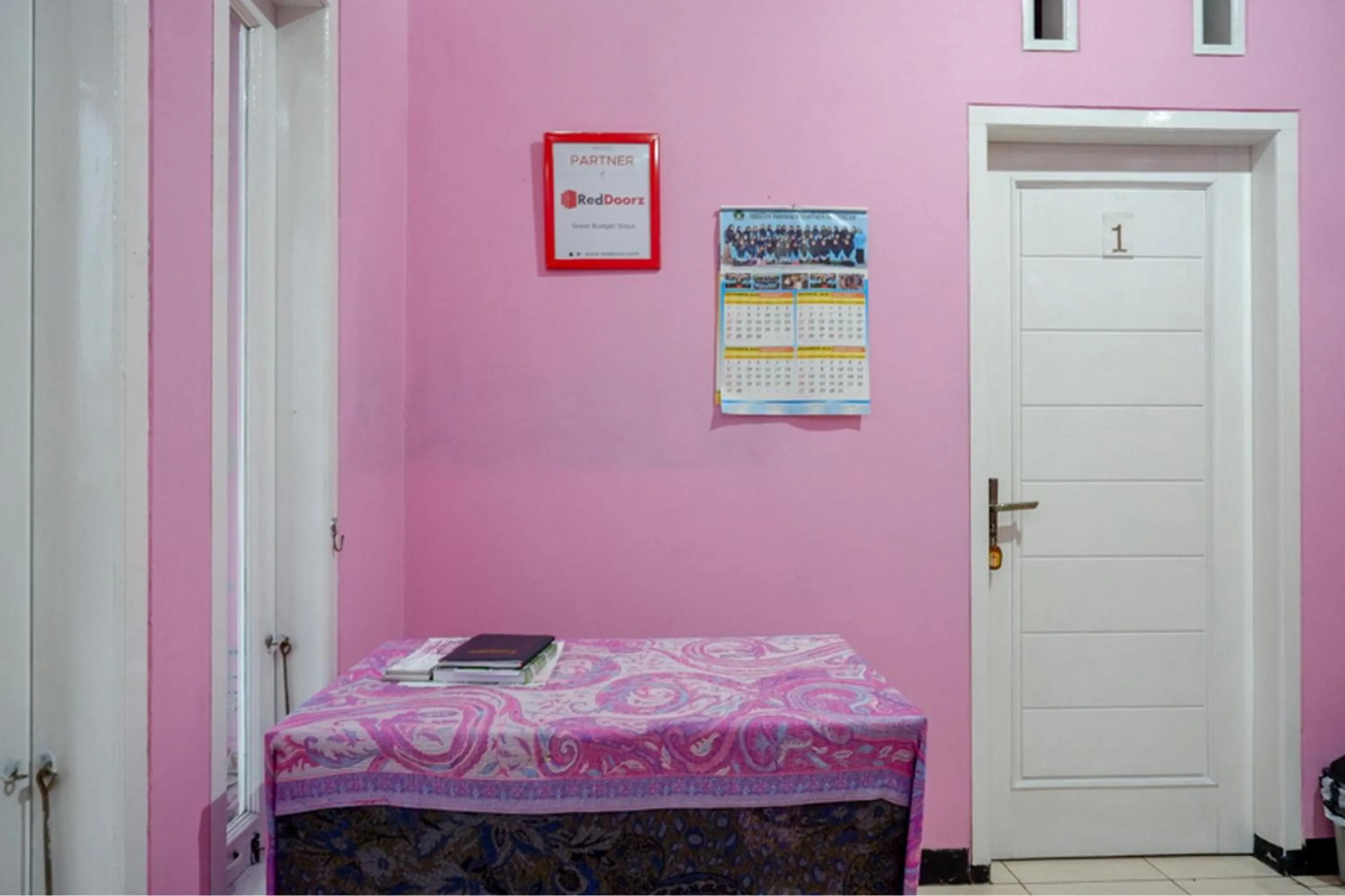 Bed in RedDoorz Syariah near Telaga Warna Dieng