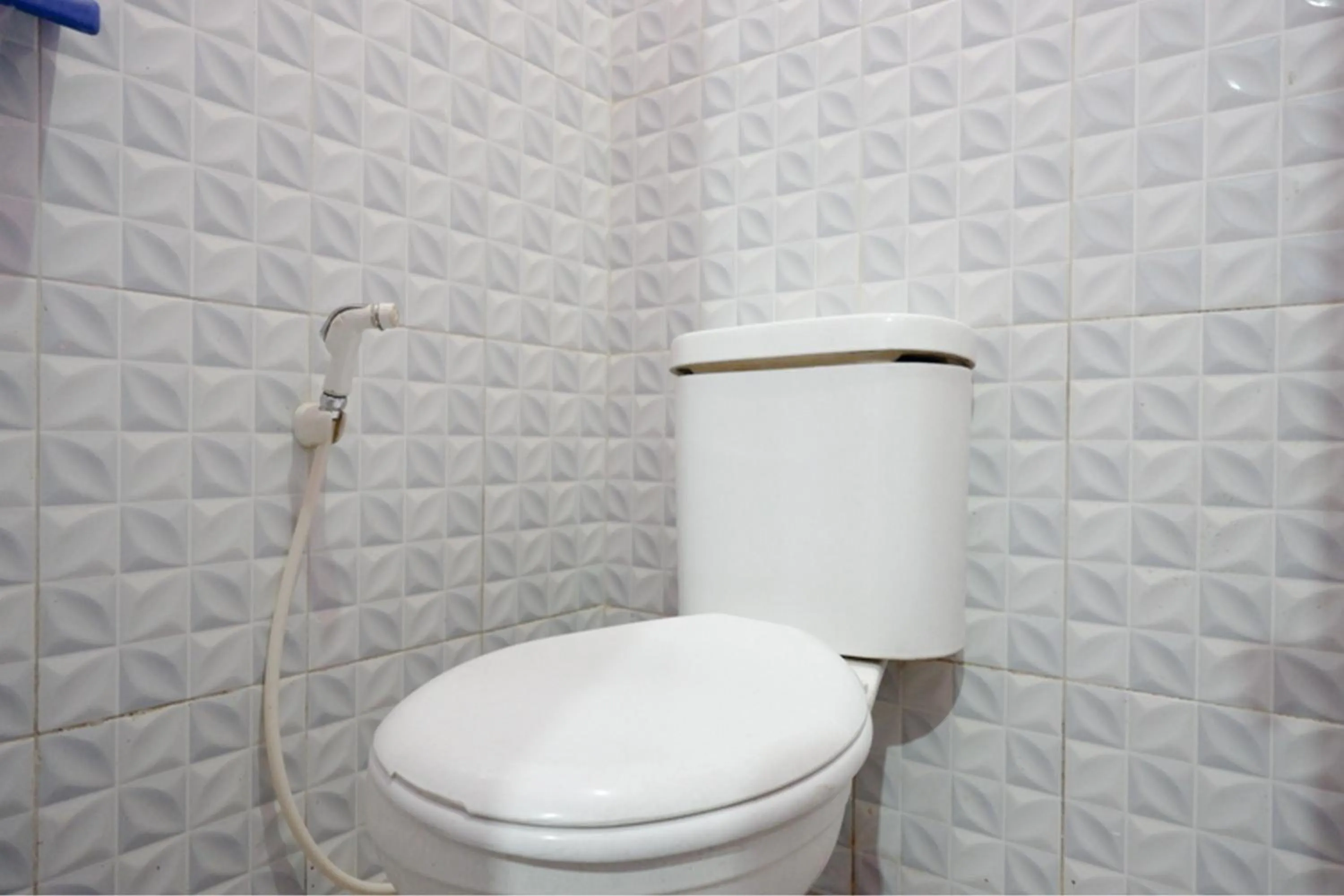 Bathroom in RedDoorz Syariah near Telaga Warna Dieng