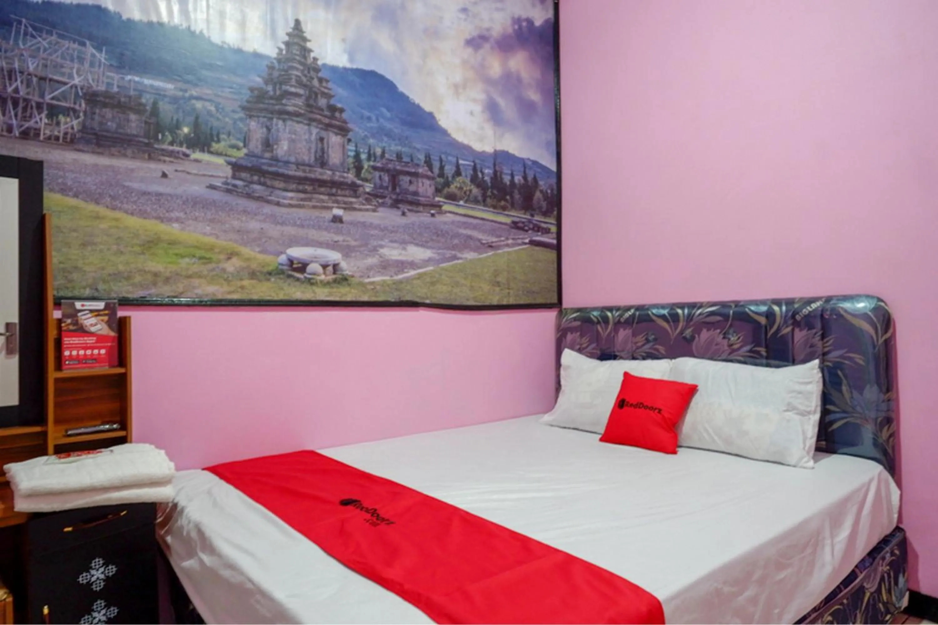 Bed in RedDoorz Syariah near Telaga Warna Dieng
