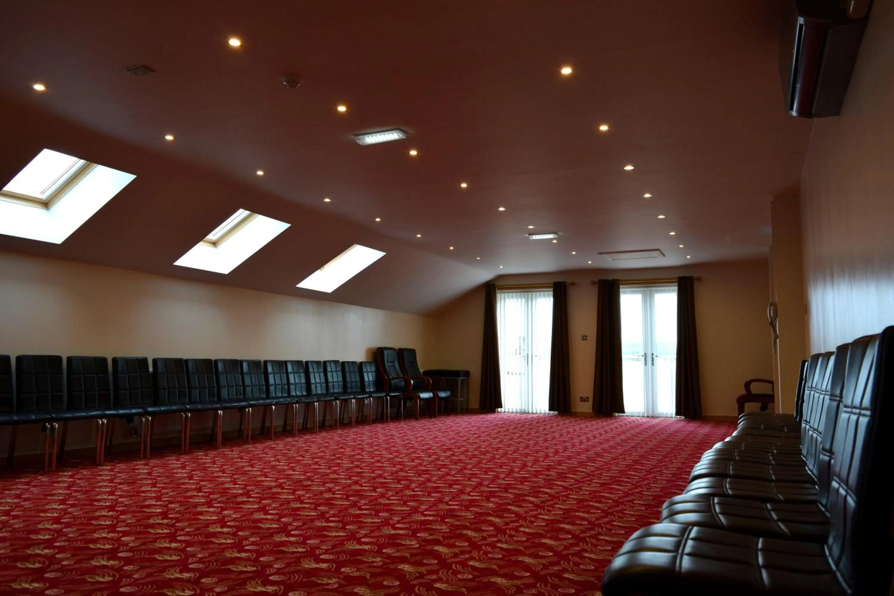 Seating area in Cambridge Hotel
