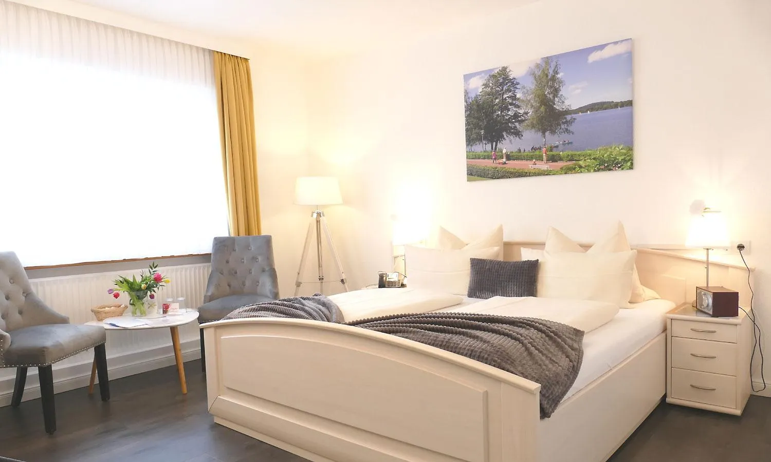 Living room, Bed in Hotel Diekseequell Superior am Dieksee