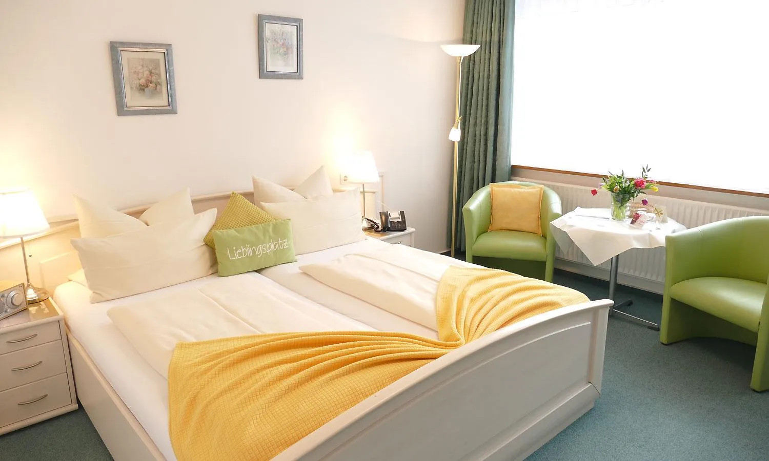 Living room, Bed in Hotel Diekseequell Superior am Dieksee