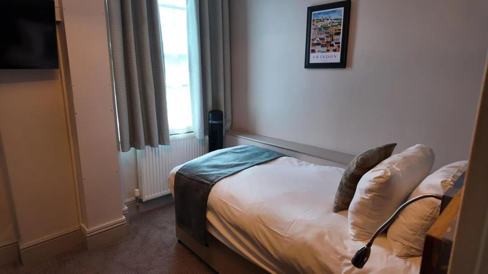 Bedroom, Bed in The Goddard Arms