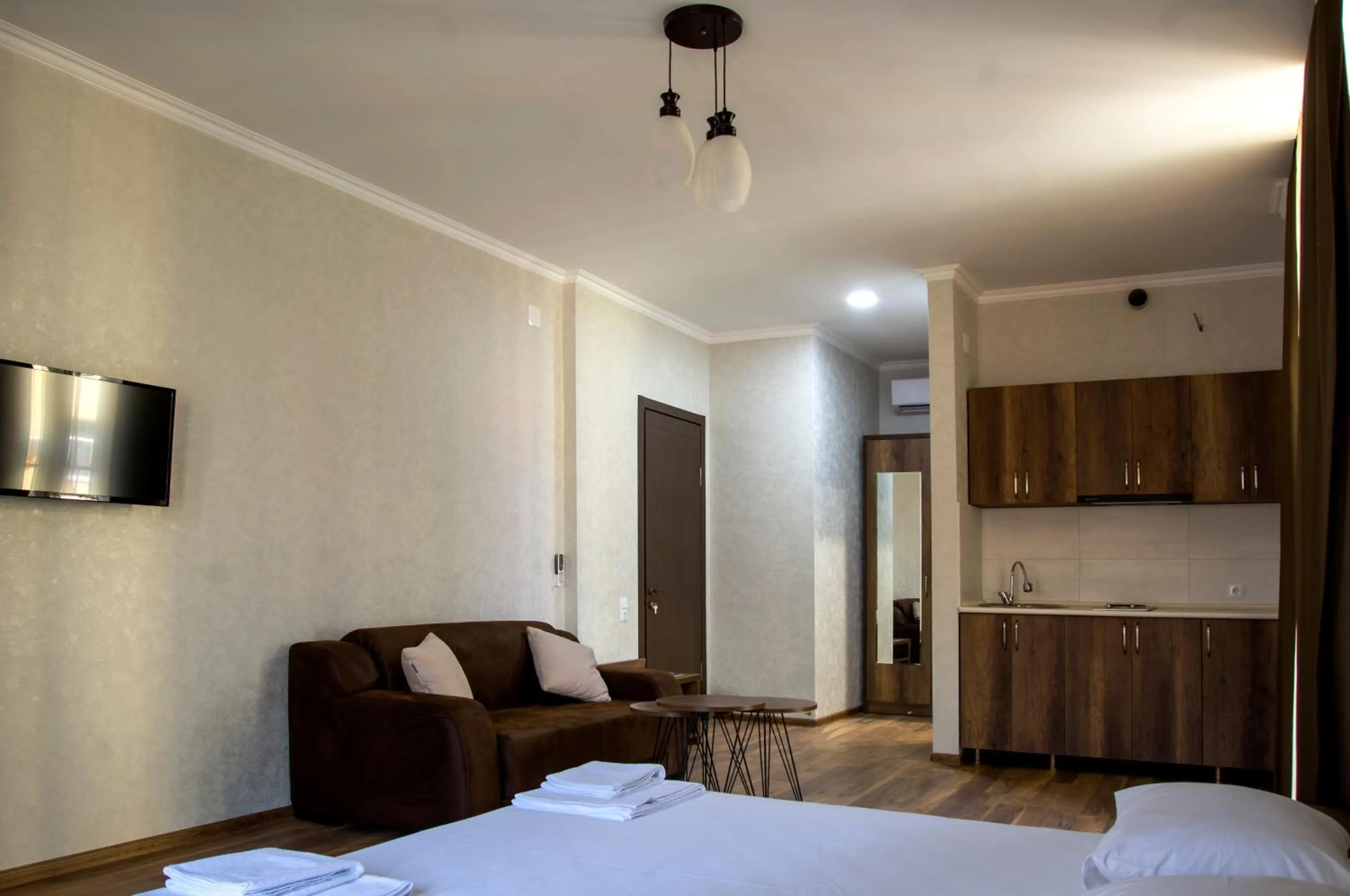 Coffee/tea facilities, Bed in Hotel Absolut